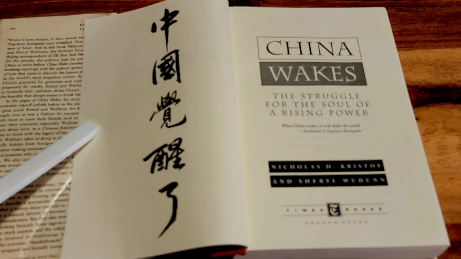 China Wakes: Struggle for the Soul of a Rising Power, Nicholas D. Kristof (1994)