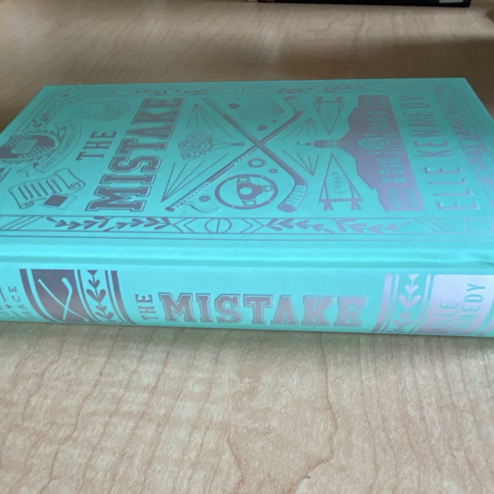 The Mistake (Off-Campus) by Elle Kennedy, Bloom Books, YA Romance, HC