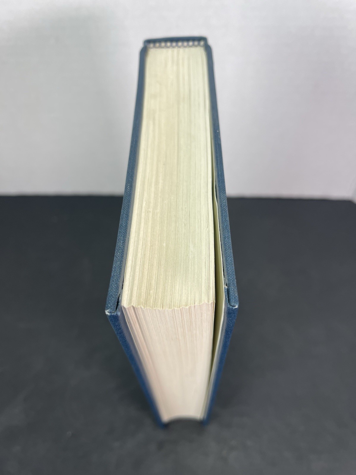 A Farewell to Arms. By Ernest Hemingway – 1998 – Hardcover, Dust Jacket
