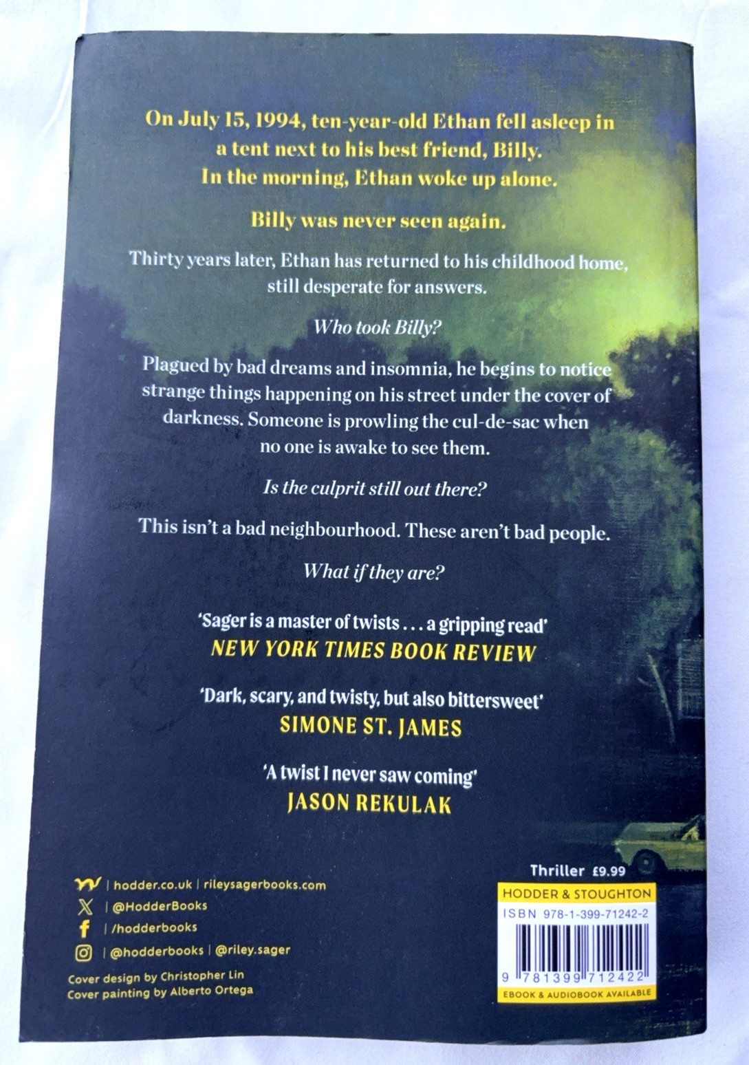 Middle of the Night: The next gripping – Paperback, by Riley Sager – Very Good