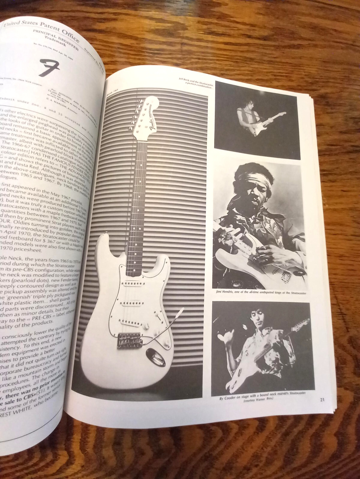 The Fender Stratocaster: Foreword by Eric Clapton 1994 72 Pages