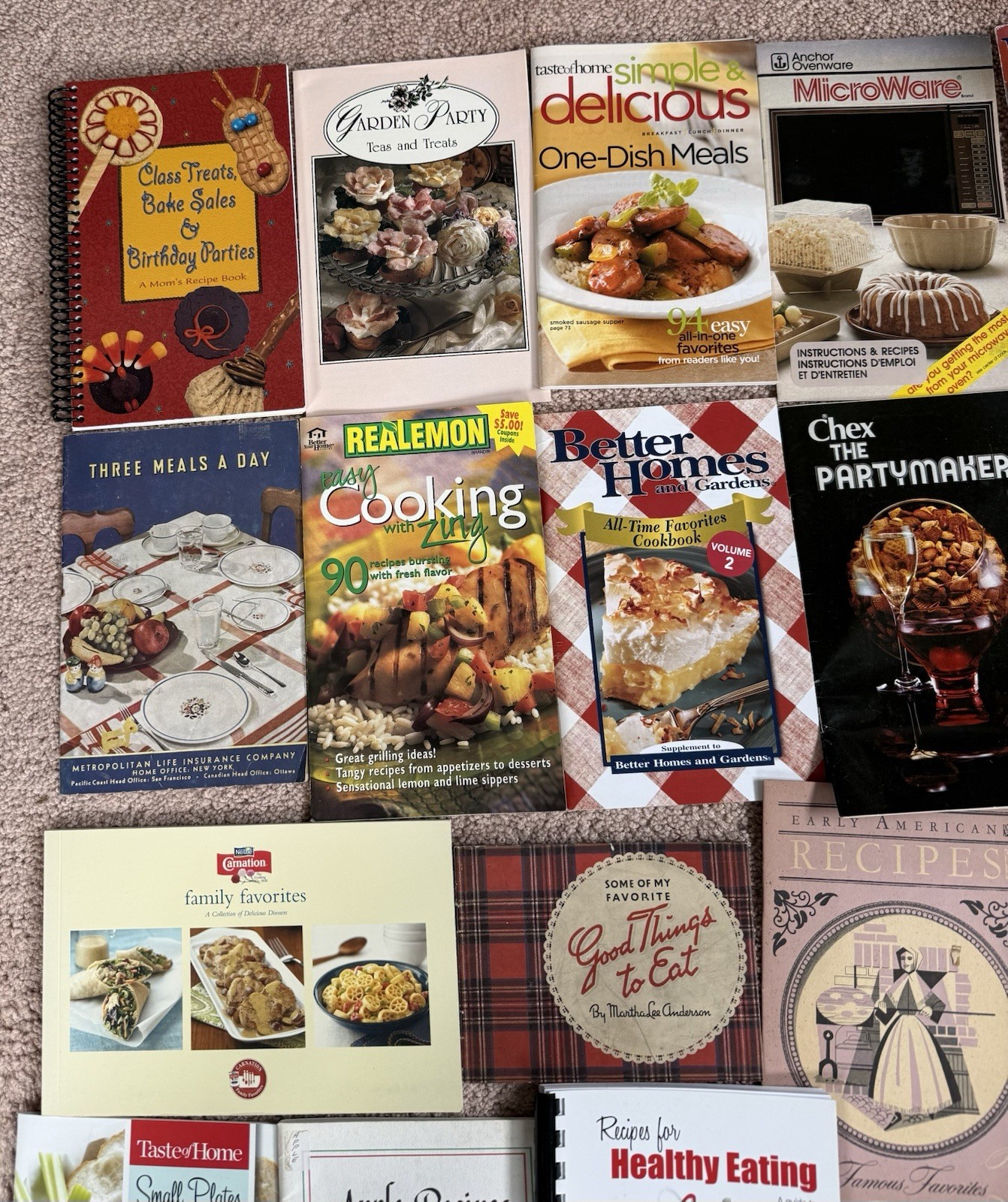Lot of 25 Assorted Cookbooks Lot Pamplets Recipes