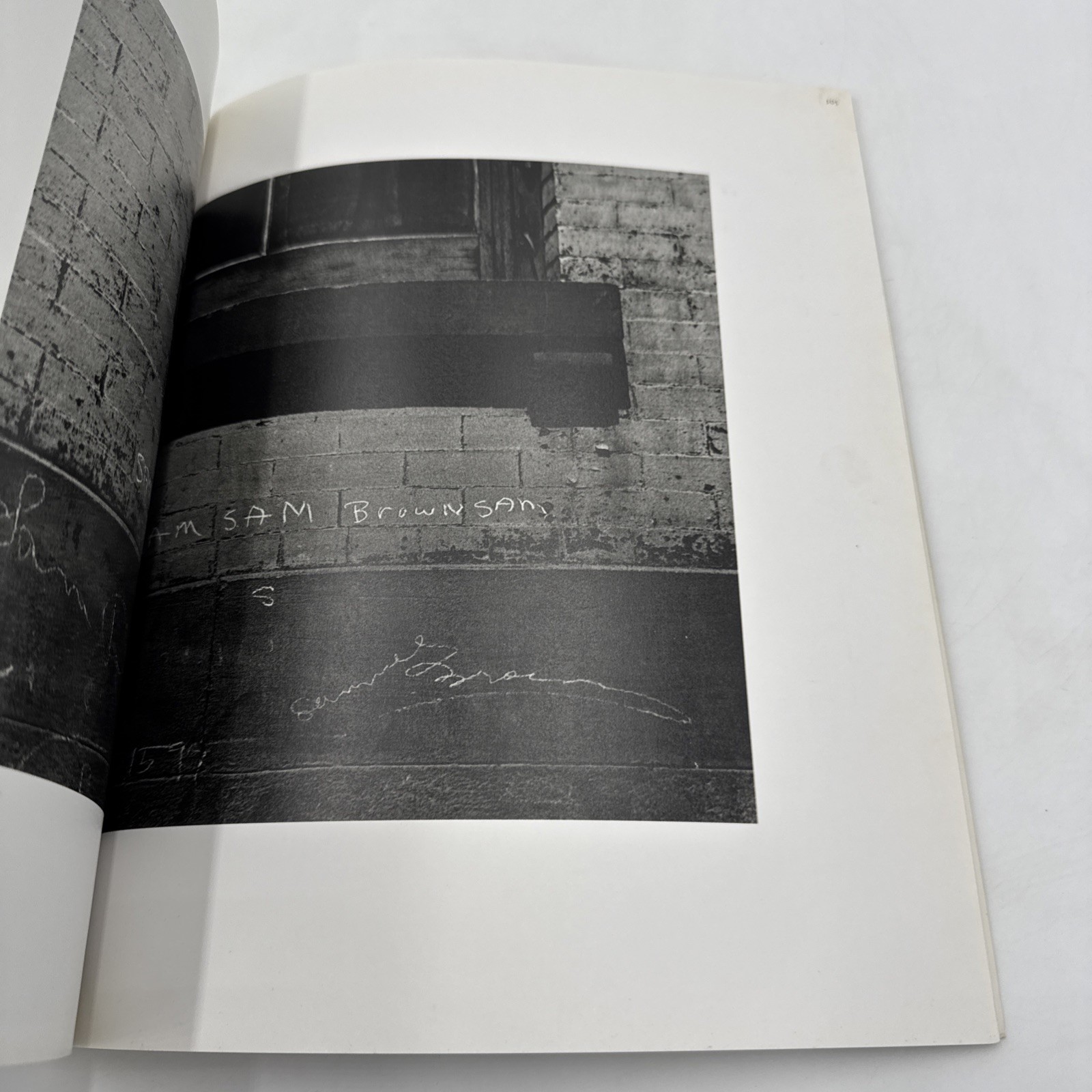 Helen Levitt In The Street 1987 1st Edition PB Chalk Drawings Messages Duke