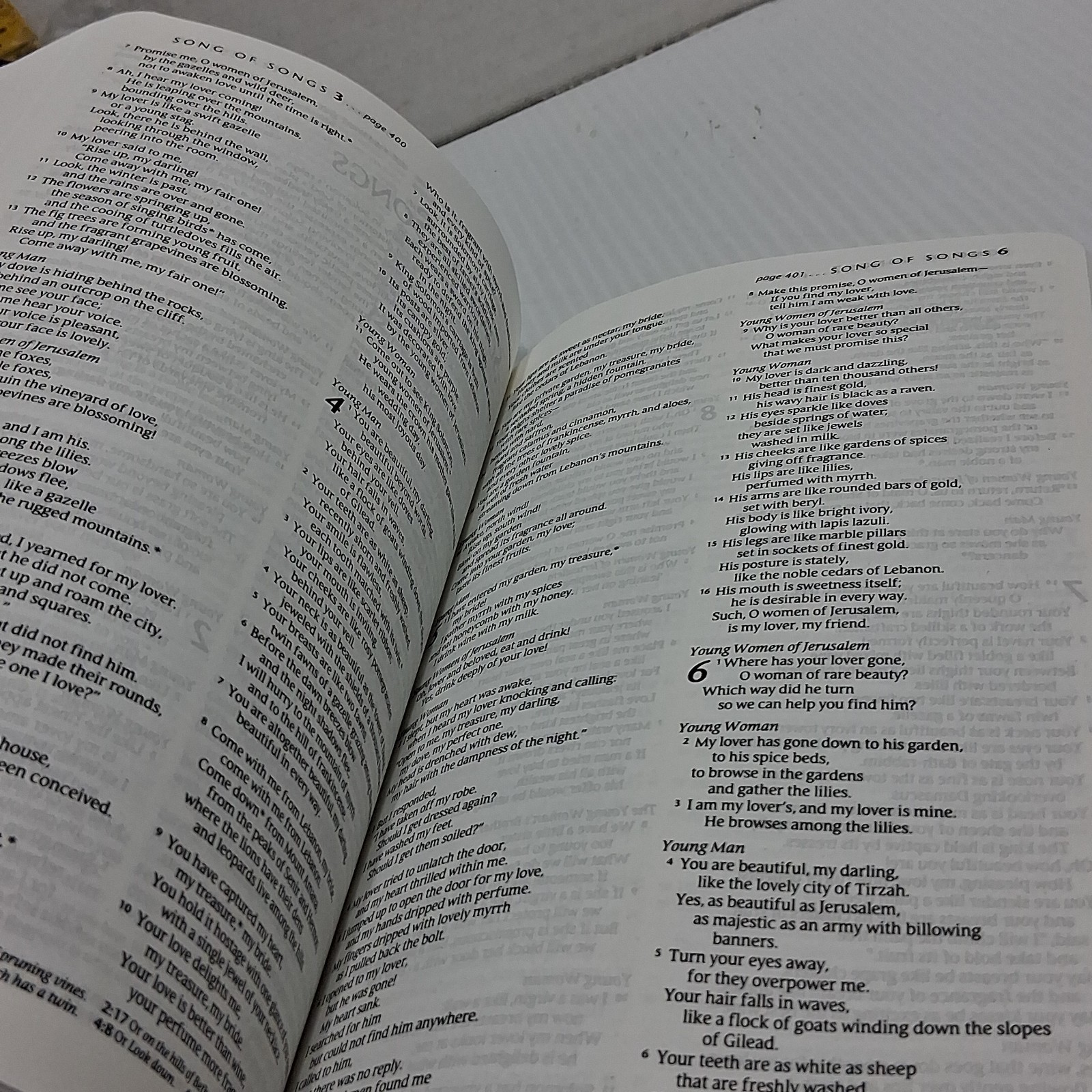 Holy Bible Gift & Award Edition New TYNDALE Living Translation READ