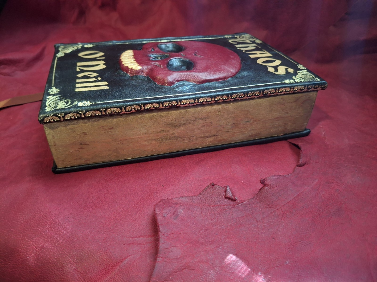 Chaos-Tom O’Neill-FORE EDGE PAINTING Leather Red Gold Skull One-of-a-Kind Manson