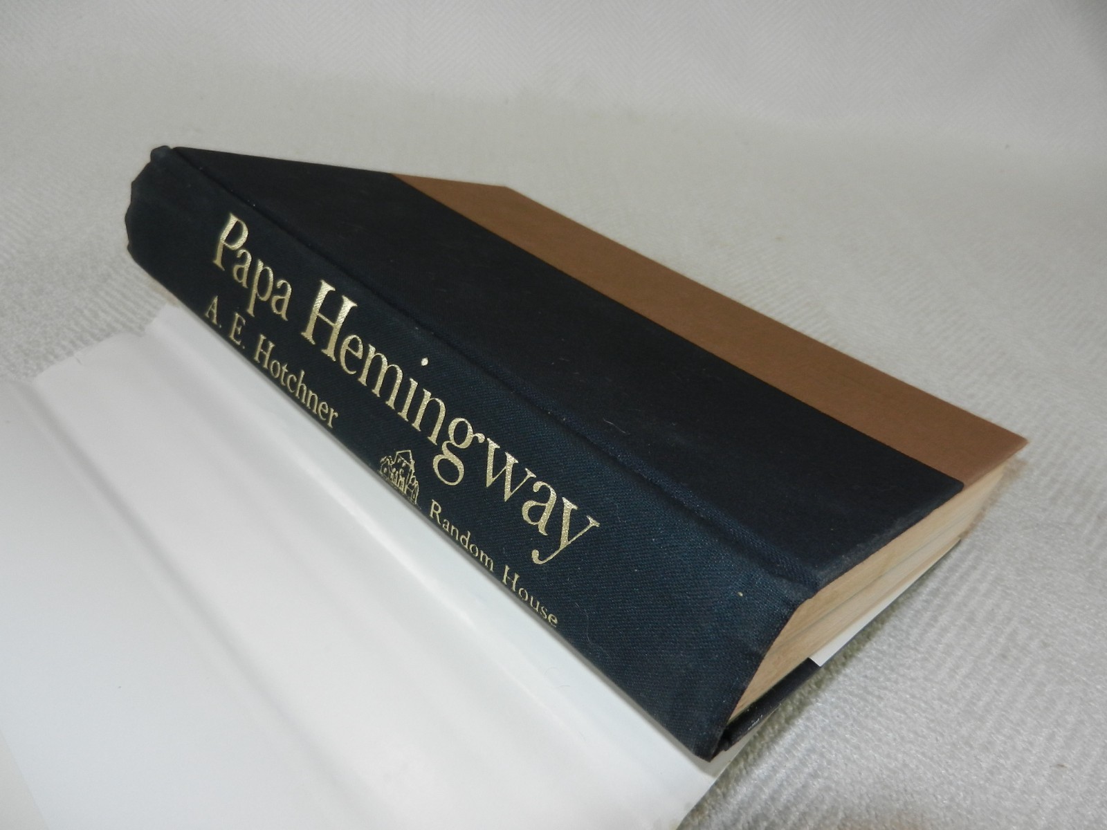 WW II Great writer & war correspondent „PAPA HEMINGWAY: A PERSONAL MEMOIR“
