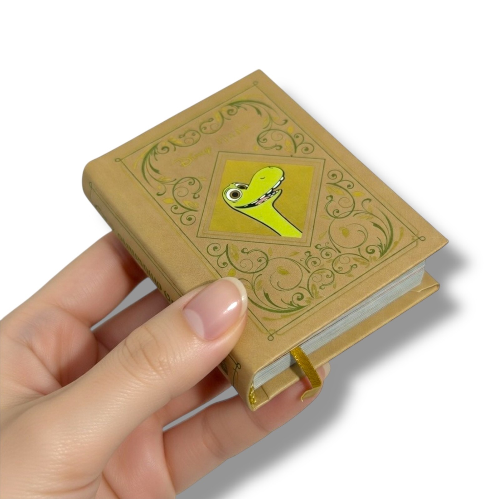 Un Gran Dinosaurio Miniature Book Pixar Salvat w/ slipcase hardcover 190 pages