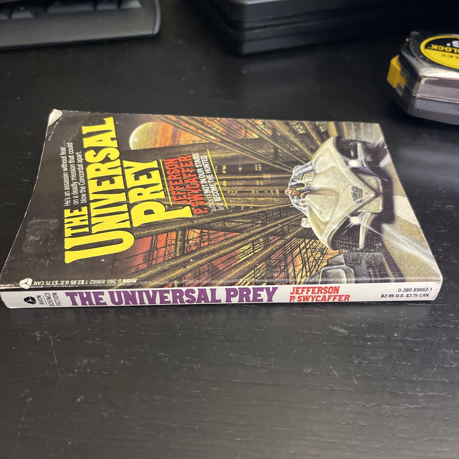 The Universal Prey, by Jefferson P. Swycaffer – US paperback, Avon Books, 1985
