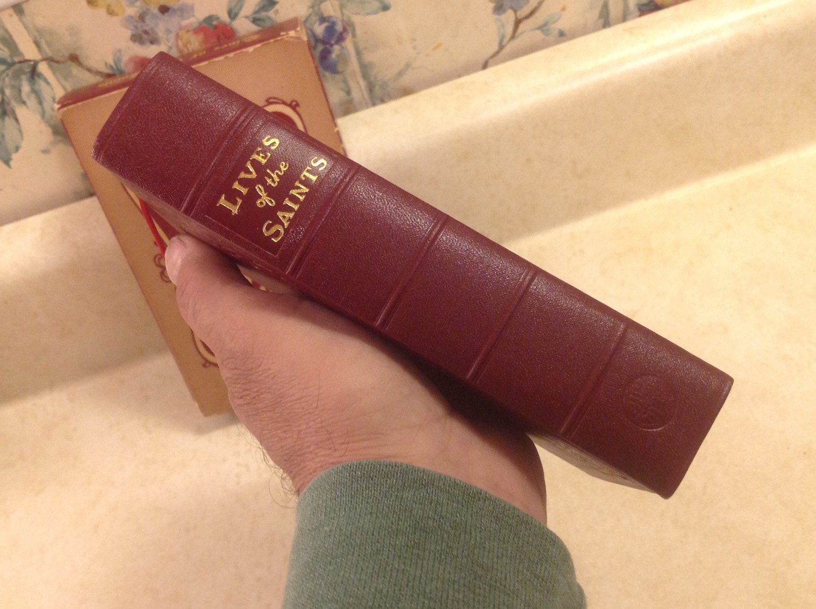 Catholic Book Publishing 1955 LIVES OF THE SAINTS Hardback Book & Sleeve EXC.