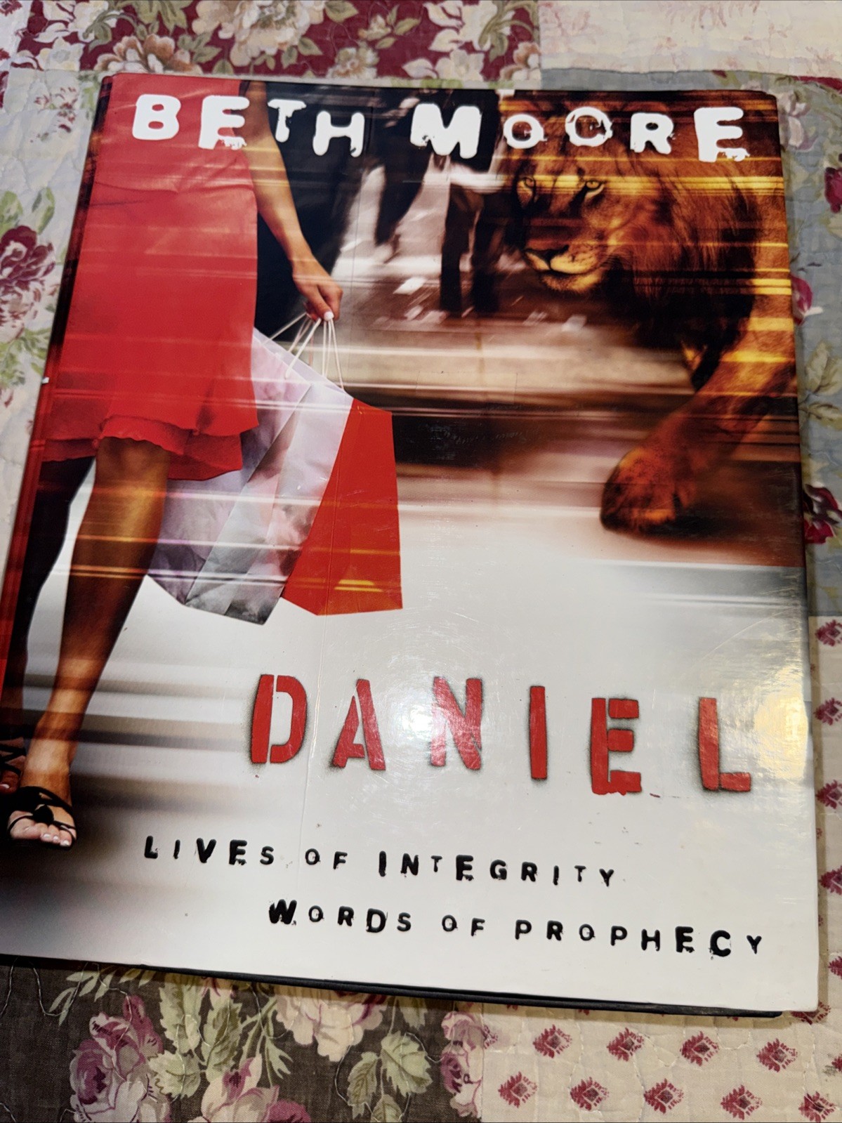 💗 Beth Moore DVD Bible Study Kit on Daniel DVDs 1 Leader Guide