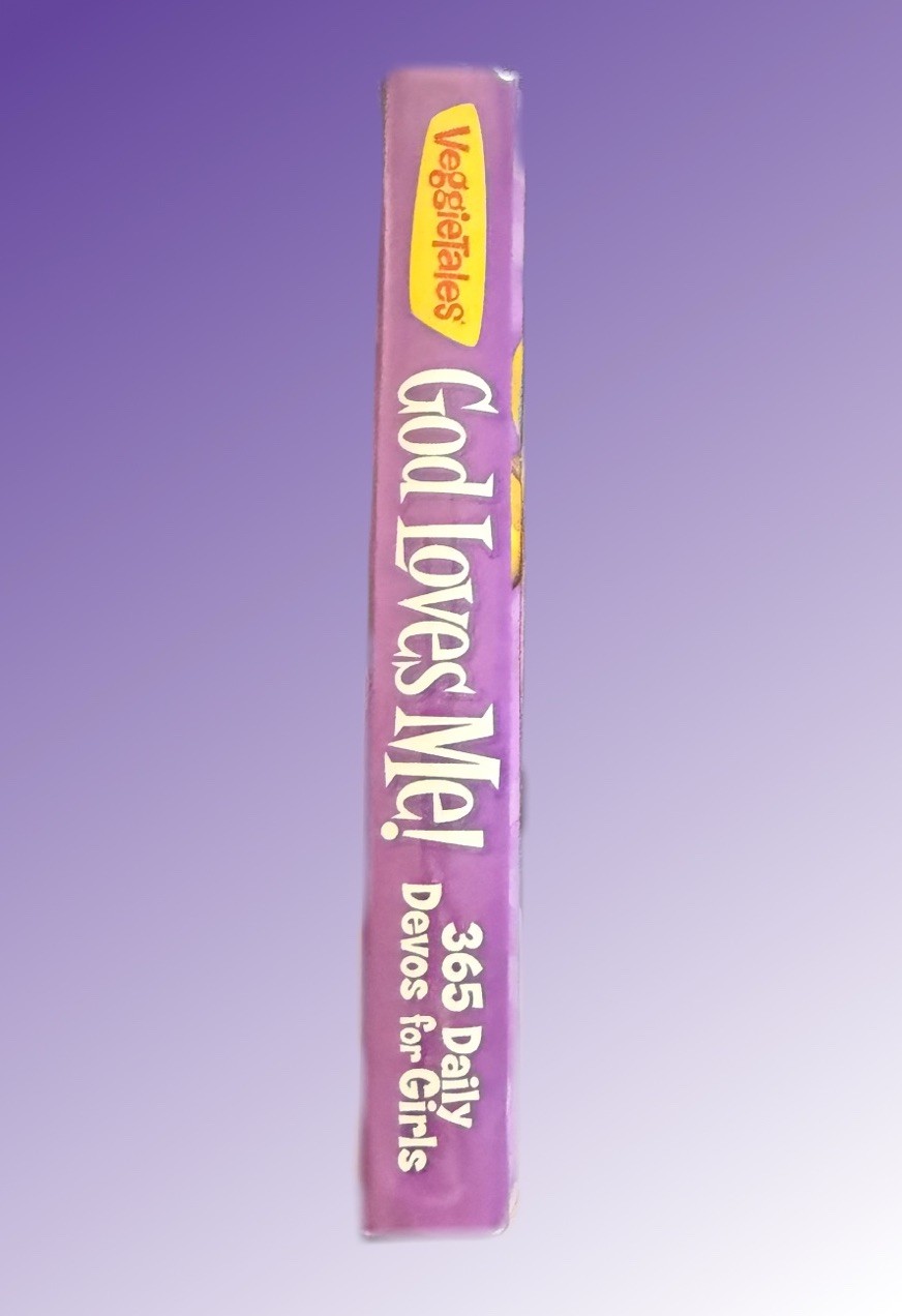 God Loves Me! : 365 Daily Devos for Girls by Worthy Inspired and VeggieTales