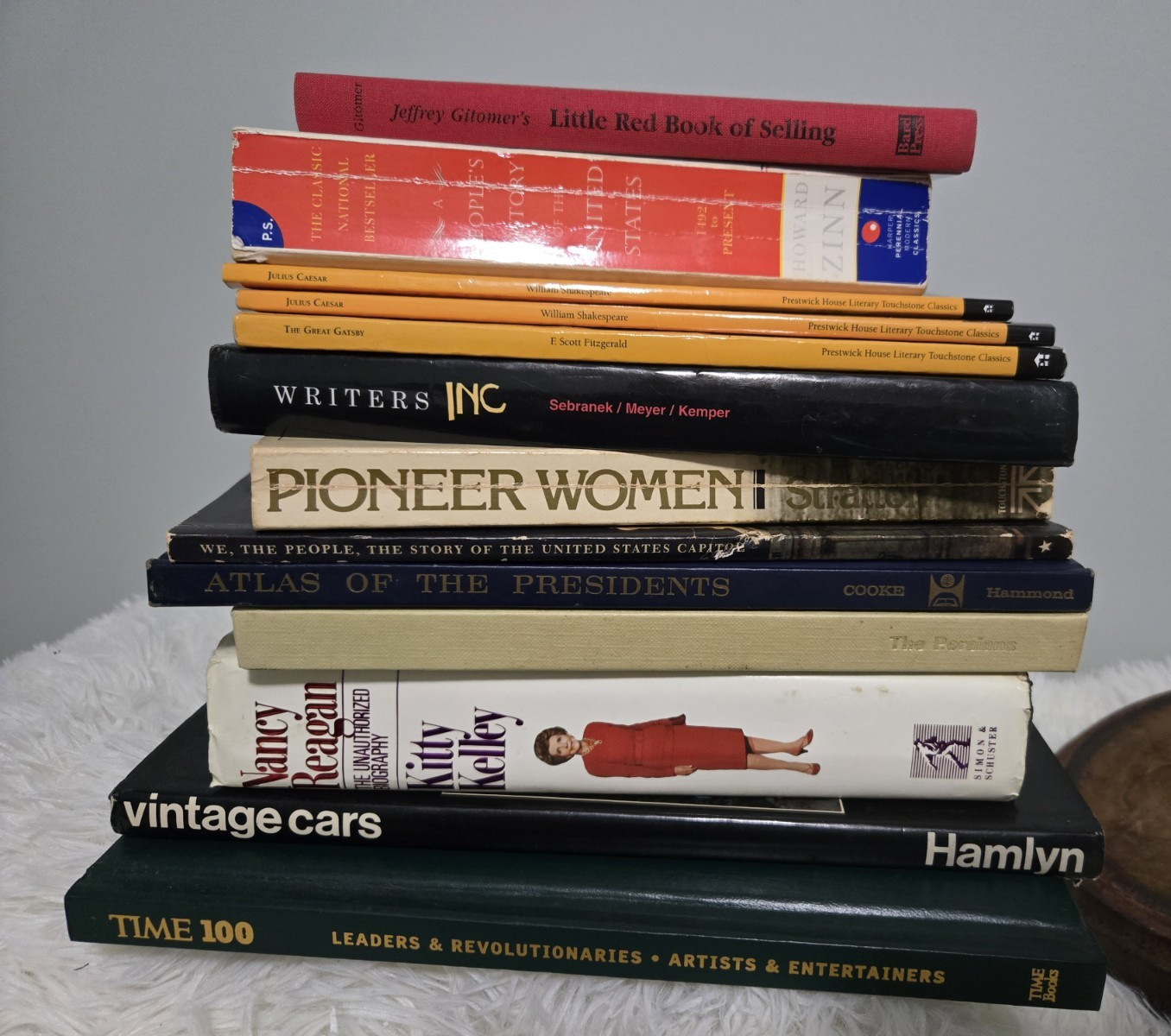 Howard Zinn Jeffrey Gitomer Mixed Book Lot US History Classics Writing Sales