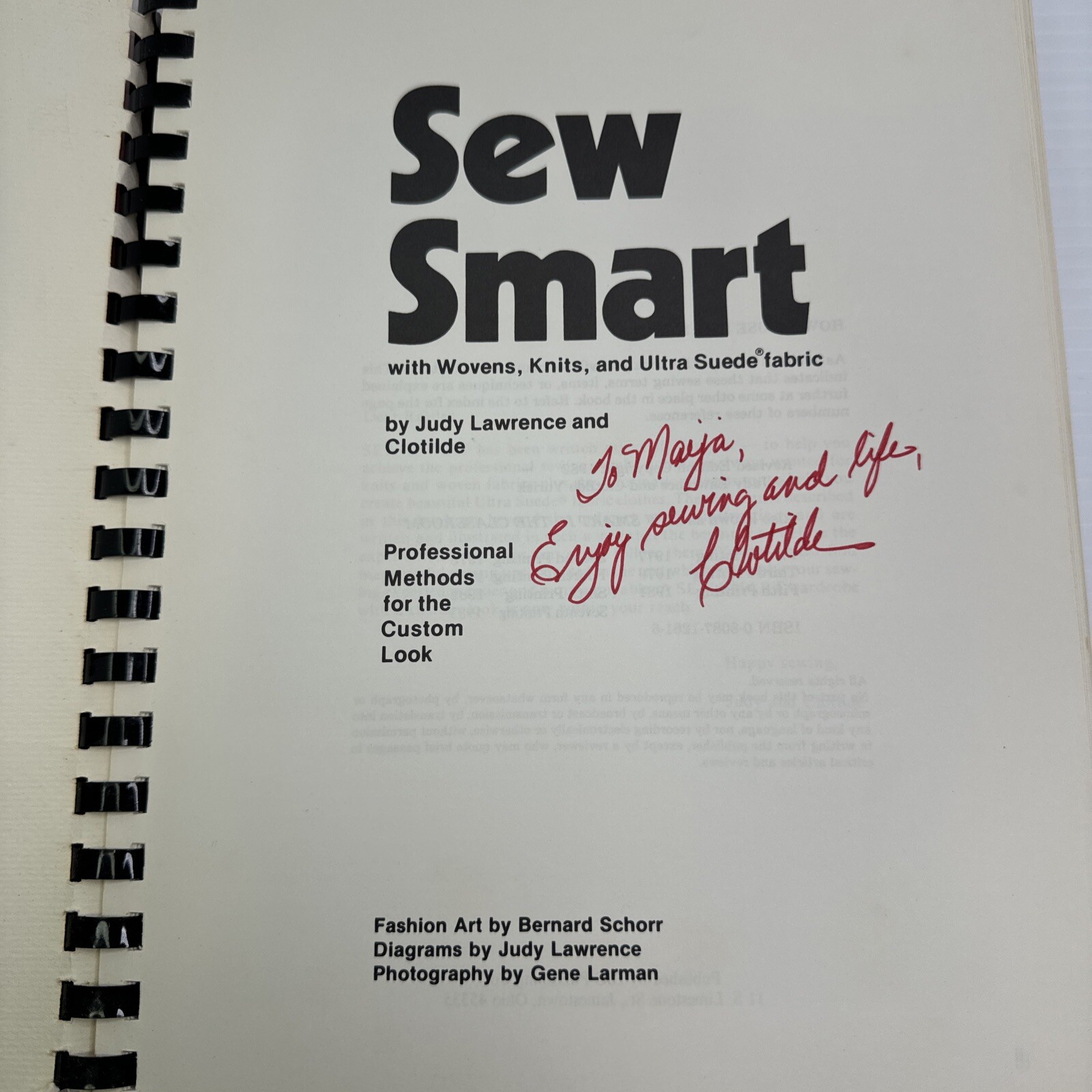 Sew Smart Signed! Clotilde Joy Lawrence 1983 Wovens Knits Ultra Suede Fabrics