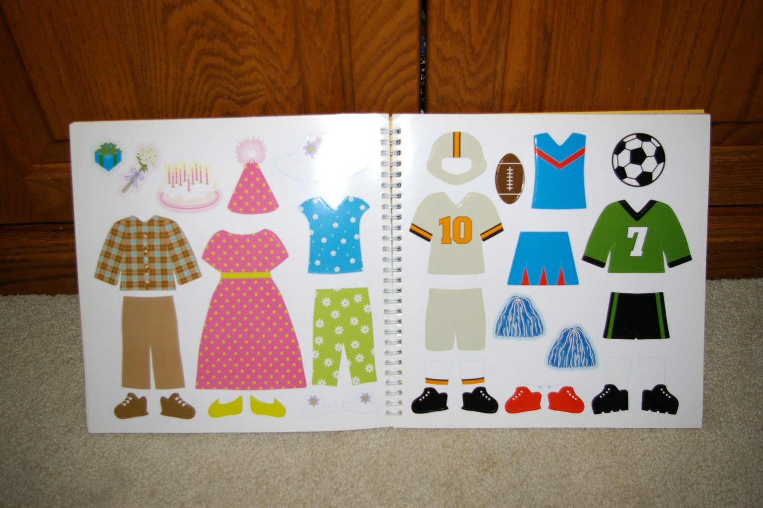 THE FABULOUS BOOK OF PAPER DOLLS by Julie Collings A Klutz Book Spiral BRAND NEW