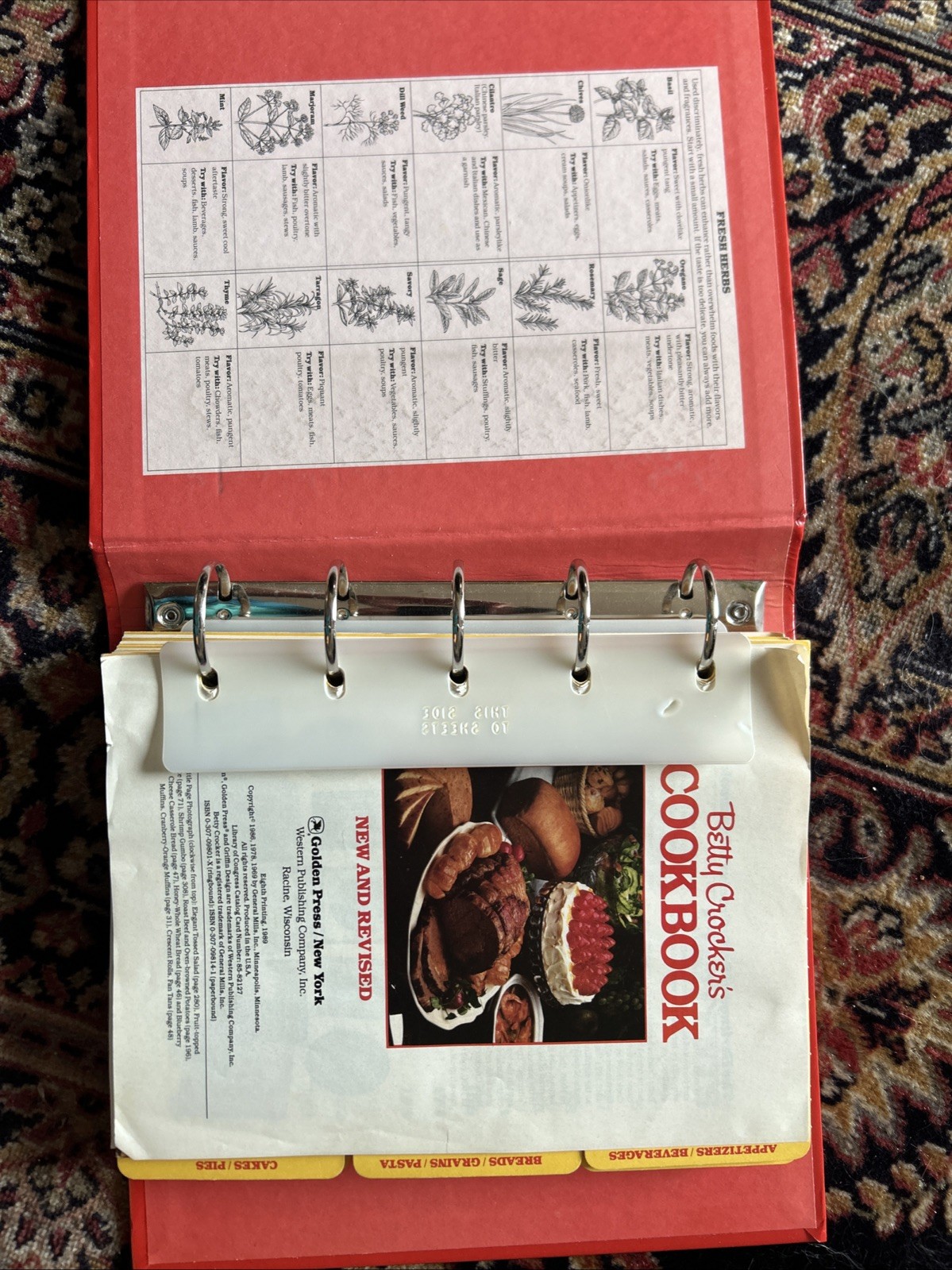 Betty Crocker’s Cookbook Golden Press 1989 5 Ring Binder 8th Printing 9″ x 10.5″