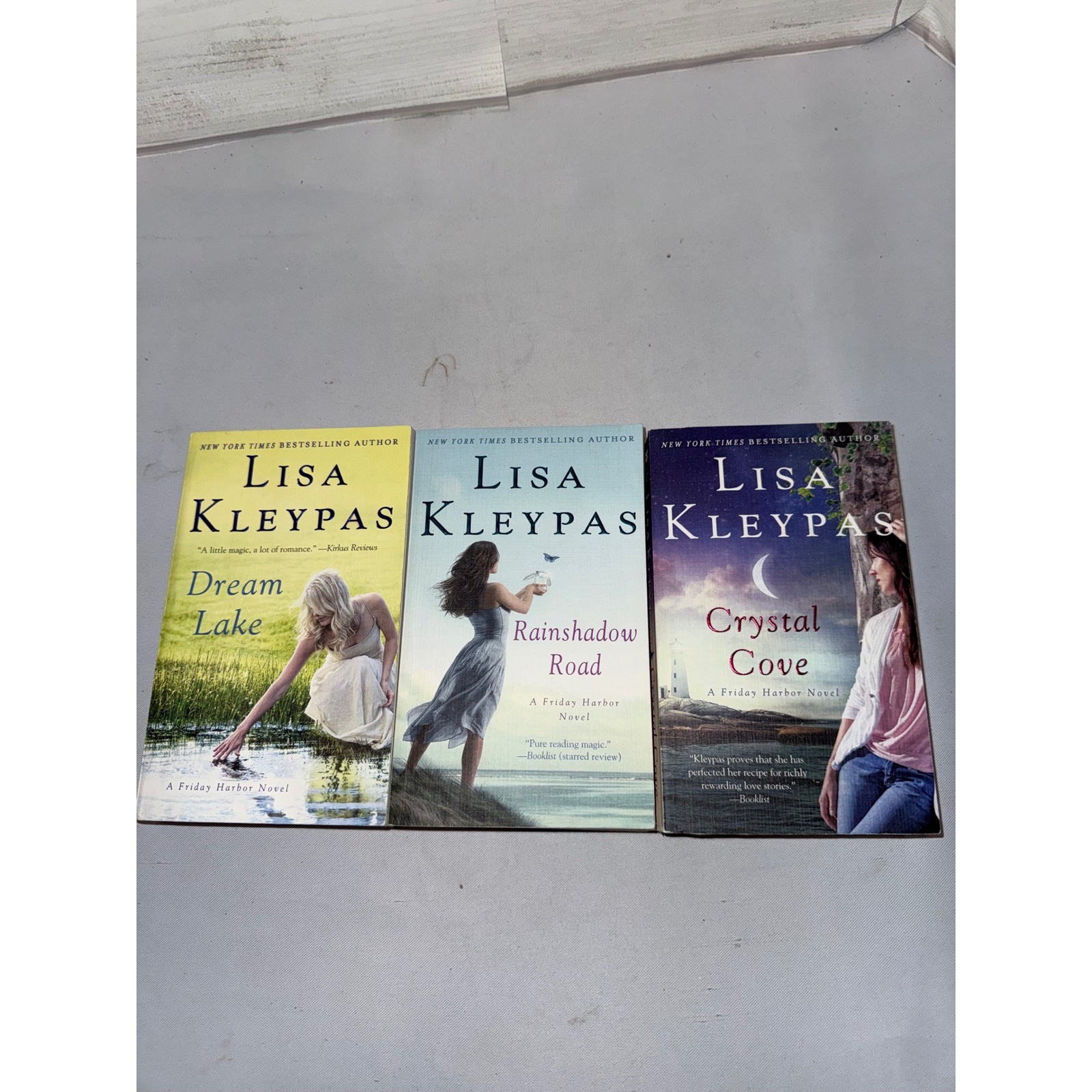 Lisa Kleypas Friday Harbor 3 Book Lot Rainshadow Road Dream Lake Crystal Cove PB