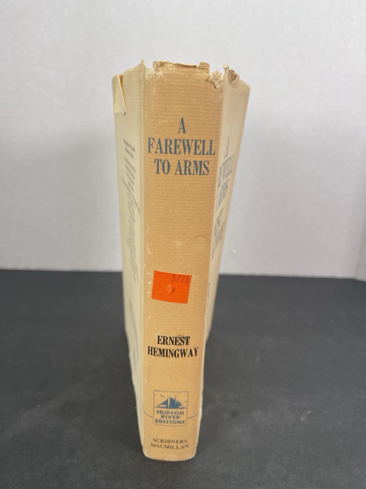 A Farewell to Arms. By Ernest Hemingway – 1998 – Hardcover, Dust Jacket