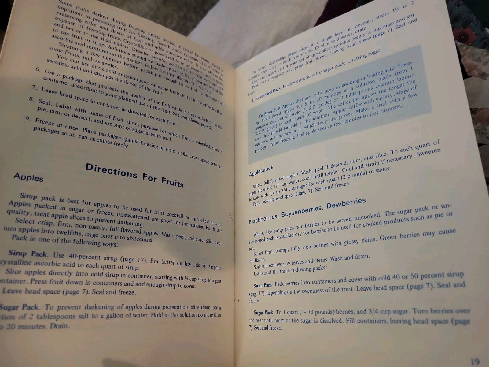 Freezing Fruits And Vegetables. Mississippi Extension Service Booklet. 26 Pages