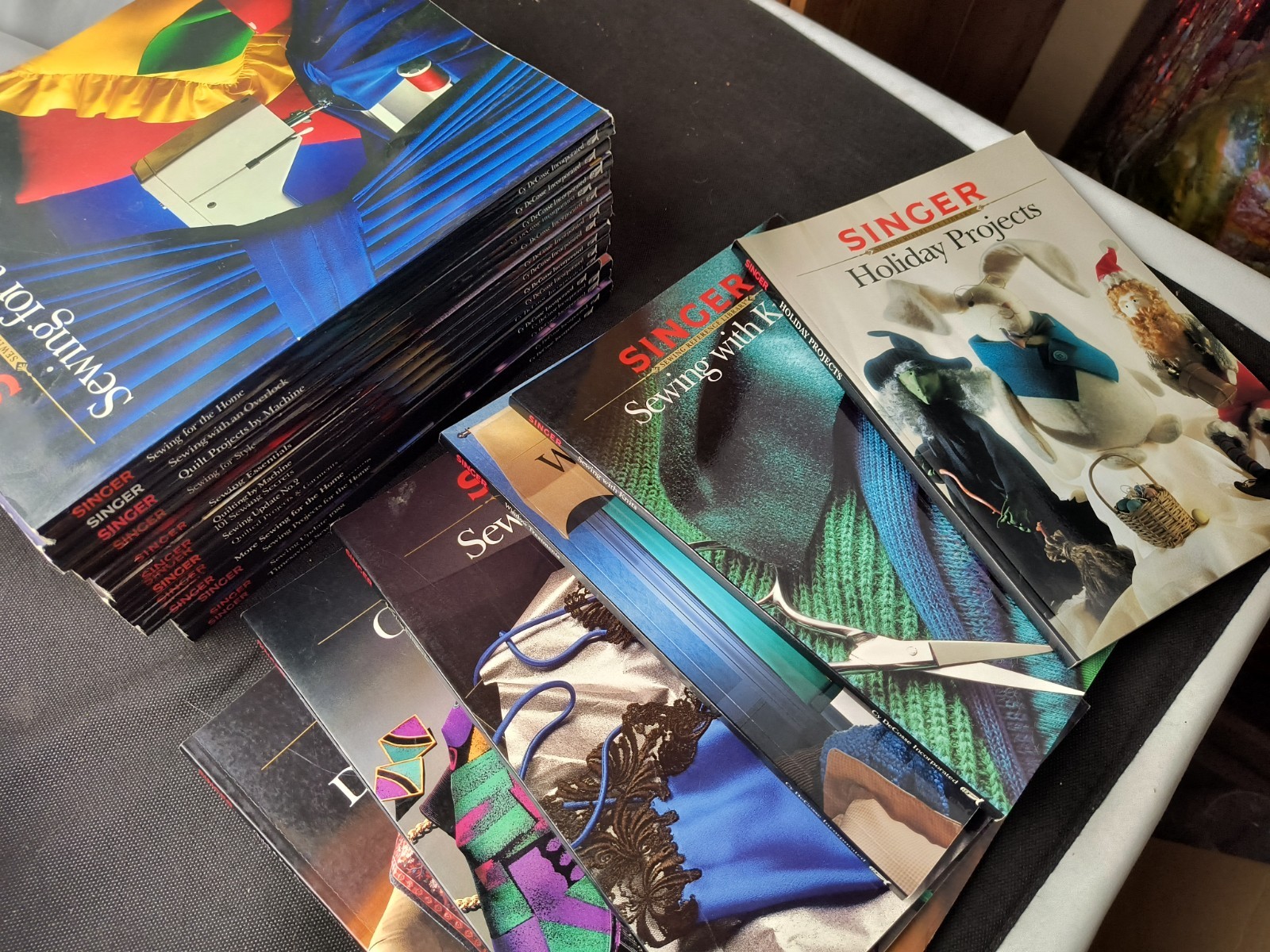 Lot of 22 SINGER SEWING REFERENCE LIBRARY Books/ Magazines Lot