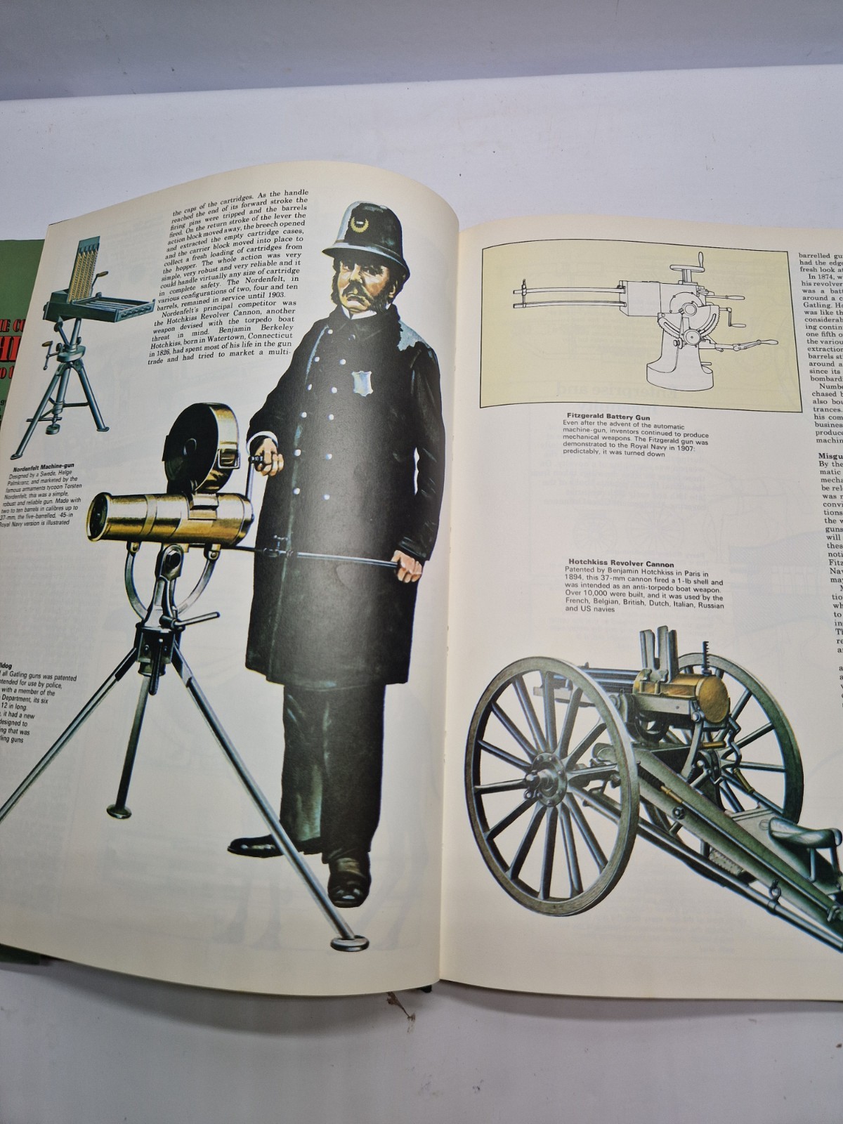 Ian V. Hogg Complete Machine-Gun 1885 to the Present HC DJ Illus