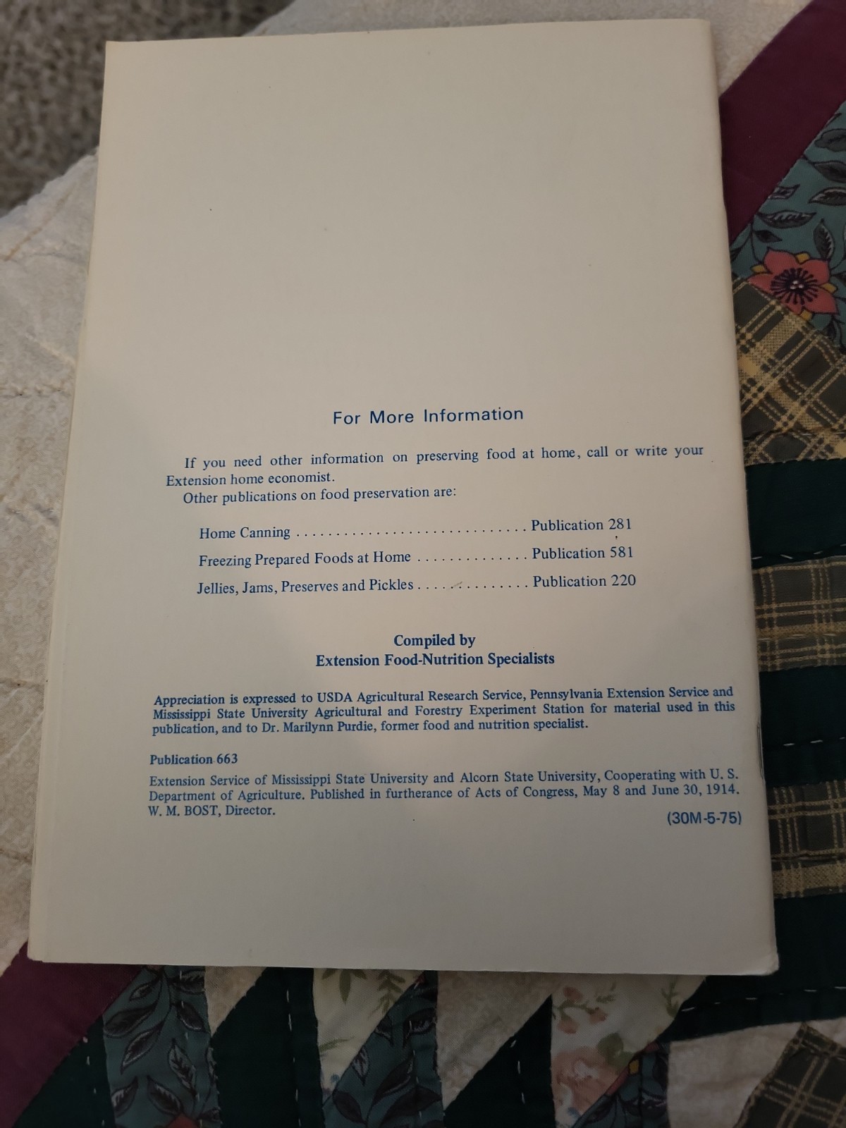 Freezing Fruits And Vegetables. Mississippi Extension Service Booklet. 26 Pages