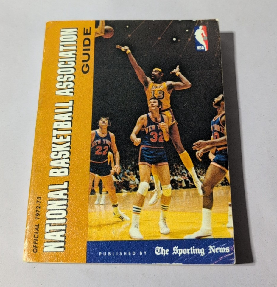 1972-73 NBA OFFICIAL SPORTING NEWS BASKETBALL GUIDE WILT CHAMBERLAIN COVER