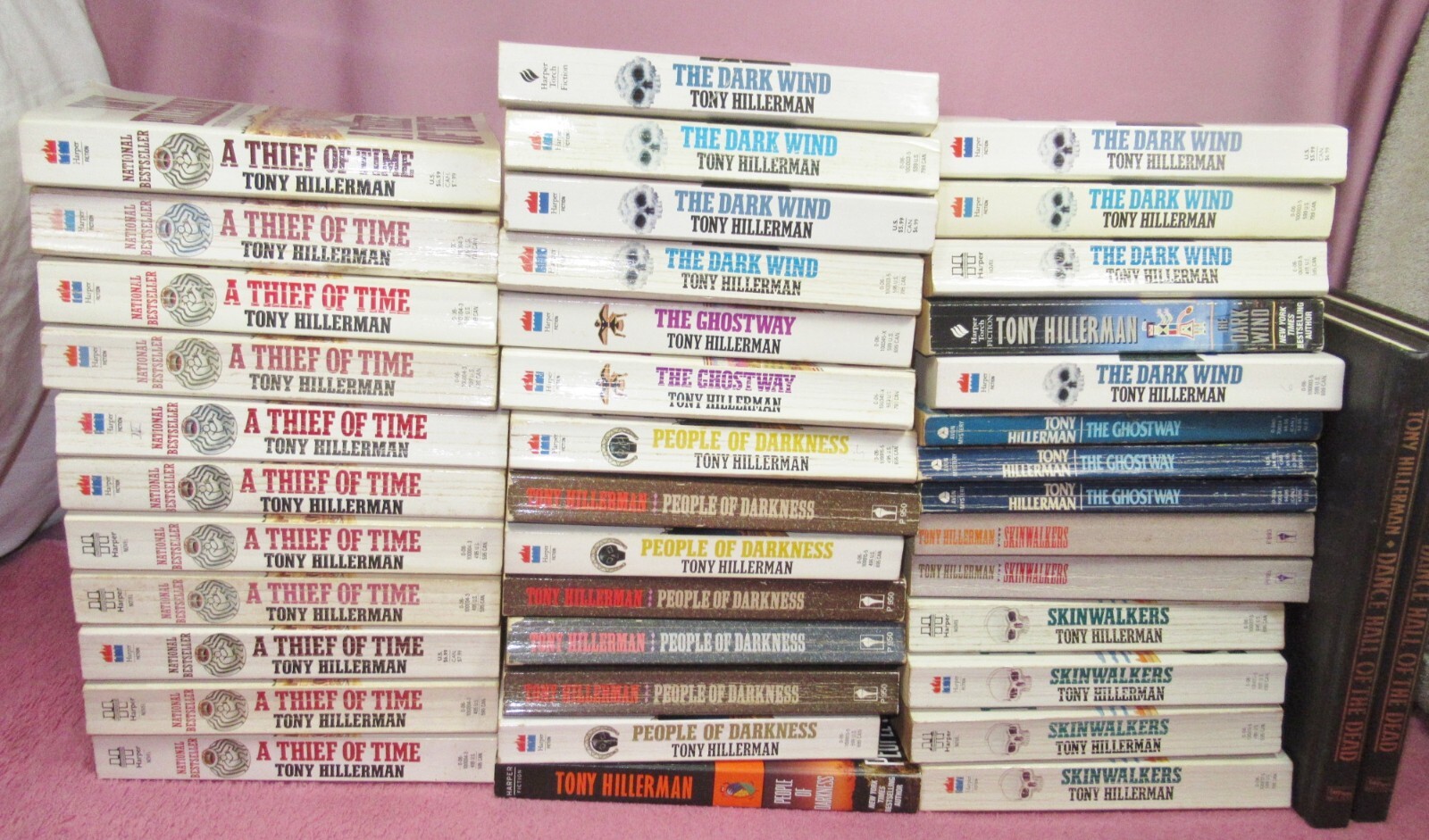 TONY HILLERMAN & Anne Hillerman – Build A Lot -Leaphorn, Chee & Manuelito series