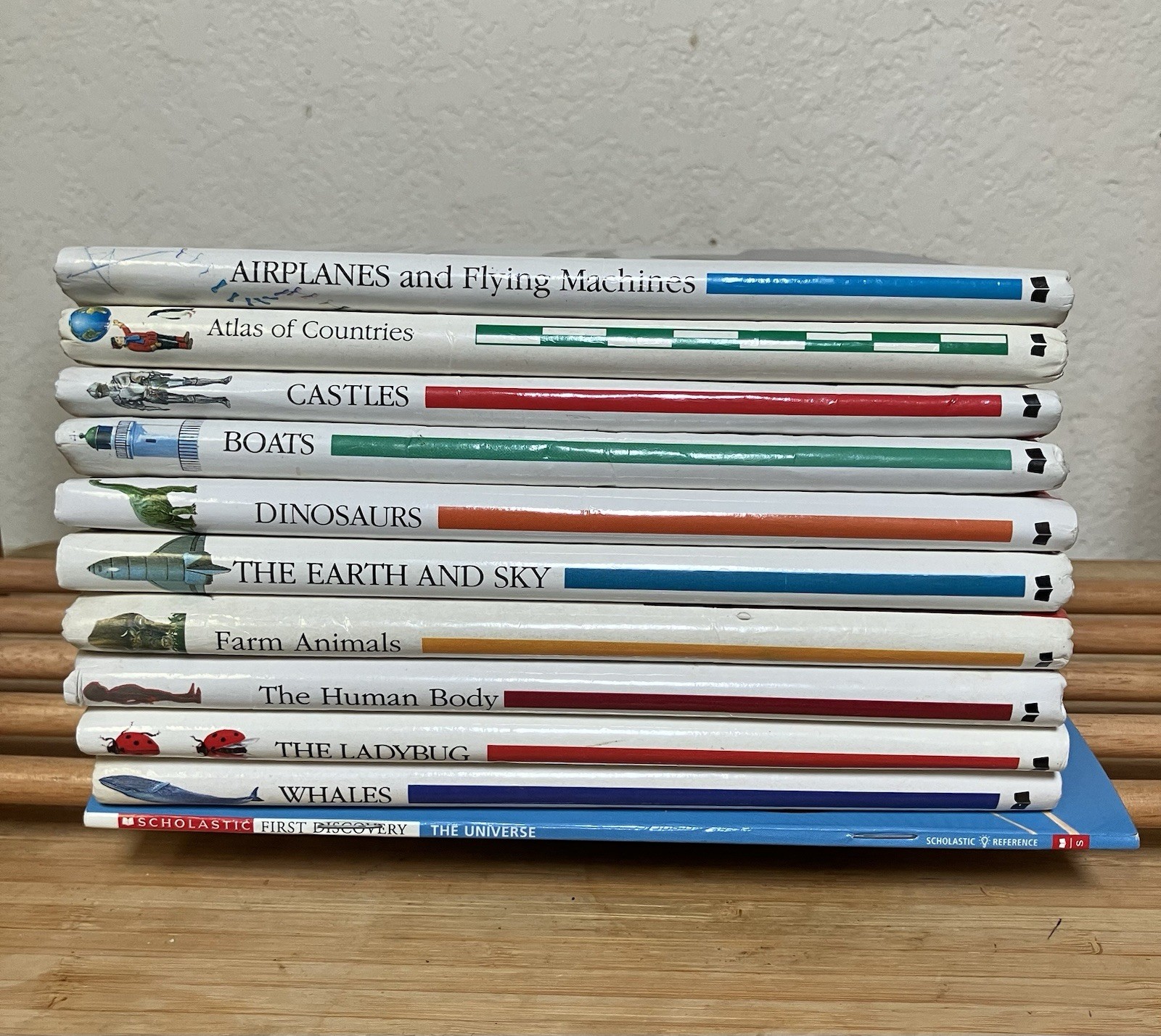 Lot of 11 Scholastic First Discovery Books HUMAN BODY, Dinosaurs,Atlas Set