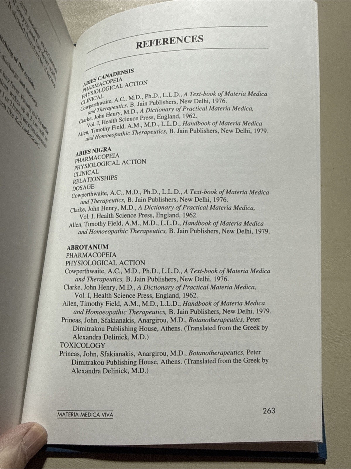 Materia Medica Viva George Vithoulkas 1992 Vol 1 Classical Homeopathy Signed HB