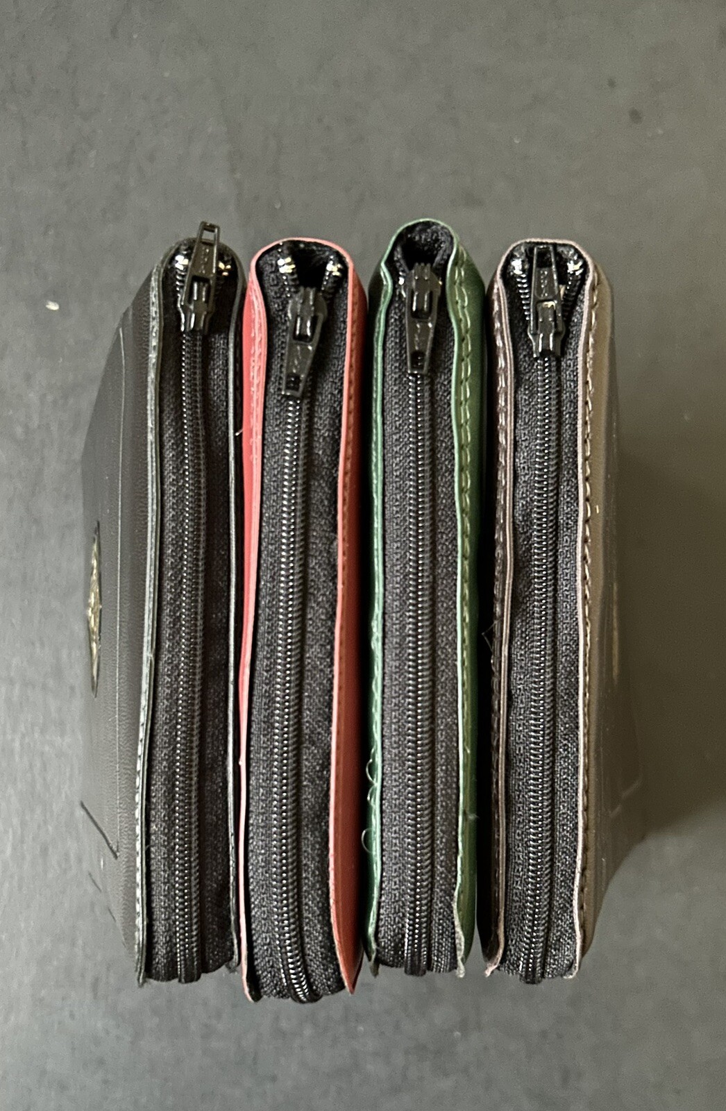 The Holy Quran Arabic Zipper Faux Leather 7.0“x 5.5“ (Colors May Vary)
