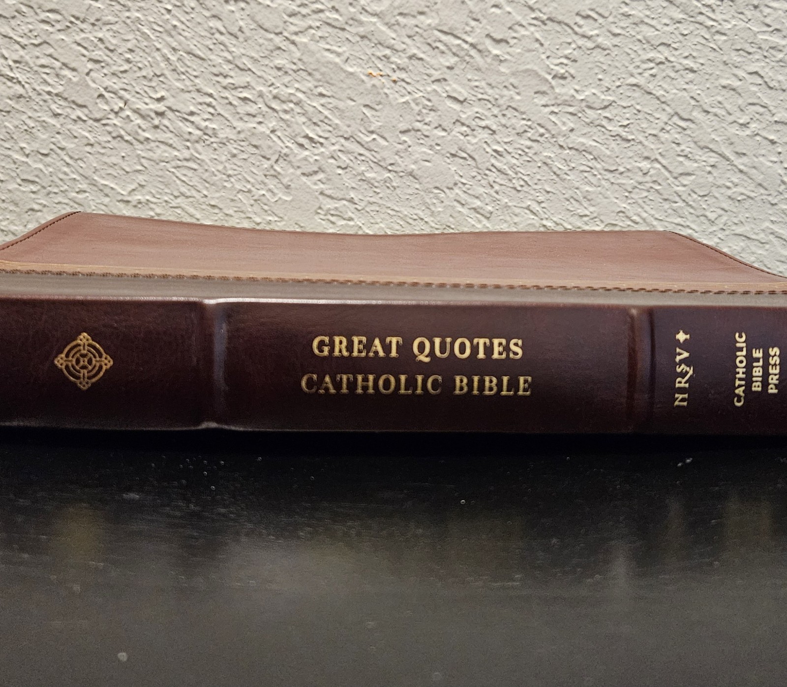 Nrsvce, Great Quotes Catholic Bible, Leathersoft, Burgundy, Comfort Print: Holy
