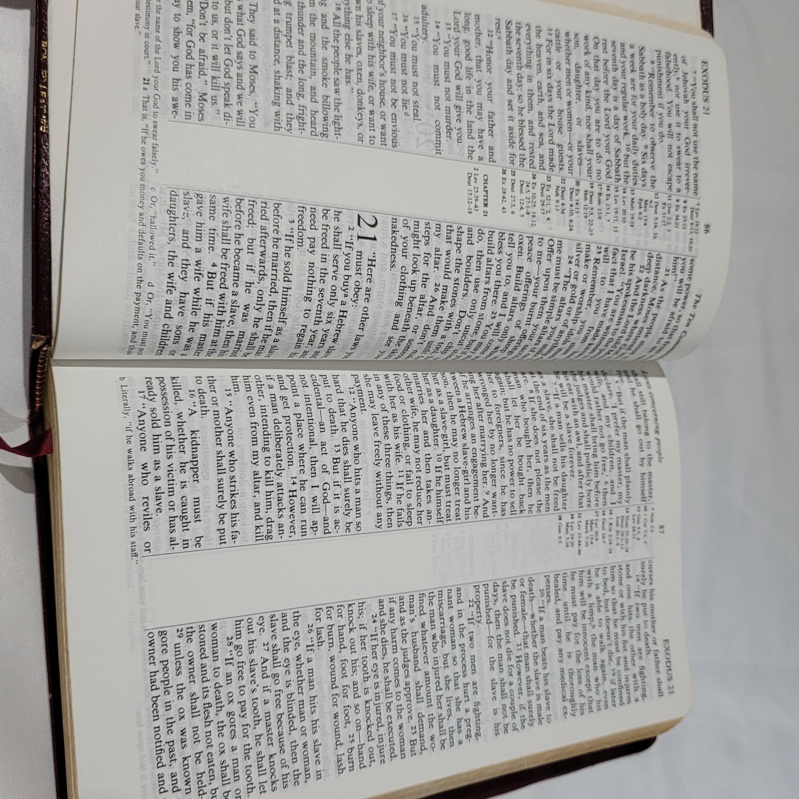 Tyndale THE LIVING BIBLE Reference Ed. Paraphrased Red Leather Bound – Nice!