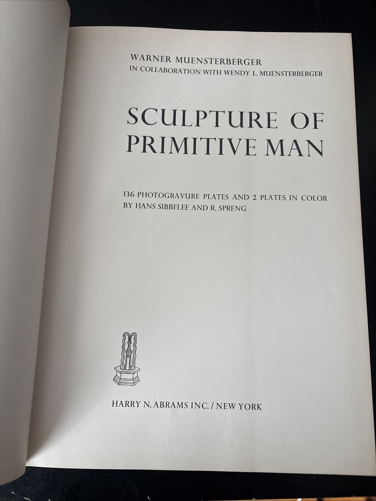 Sculpture of Primitive Man – Abrams hardcover Warner Muensterberger