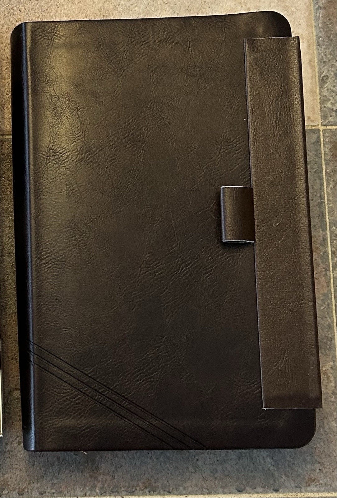 MAGNETIC CLOSURE NIV GIANT PRINT(12pt) Personal Size Bible Brown Leathersoft