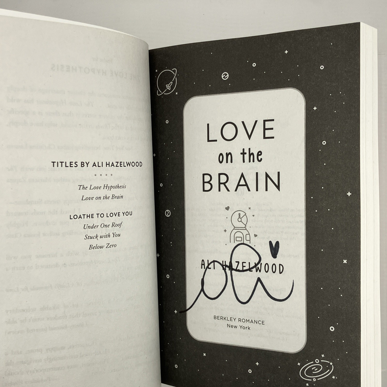 SIGNED by Ali Hazelwood 5-Book Bundle. Love Hypothesis, Love on the Brain & more