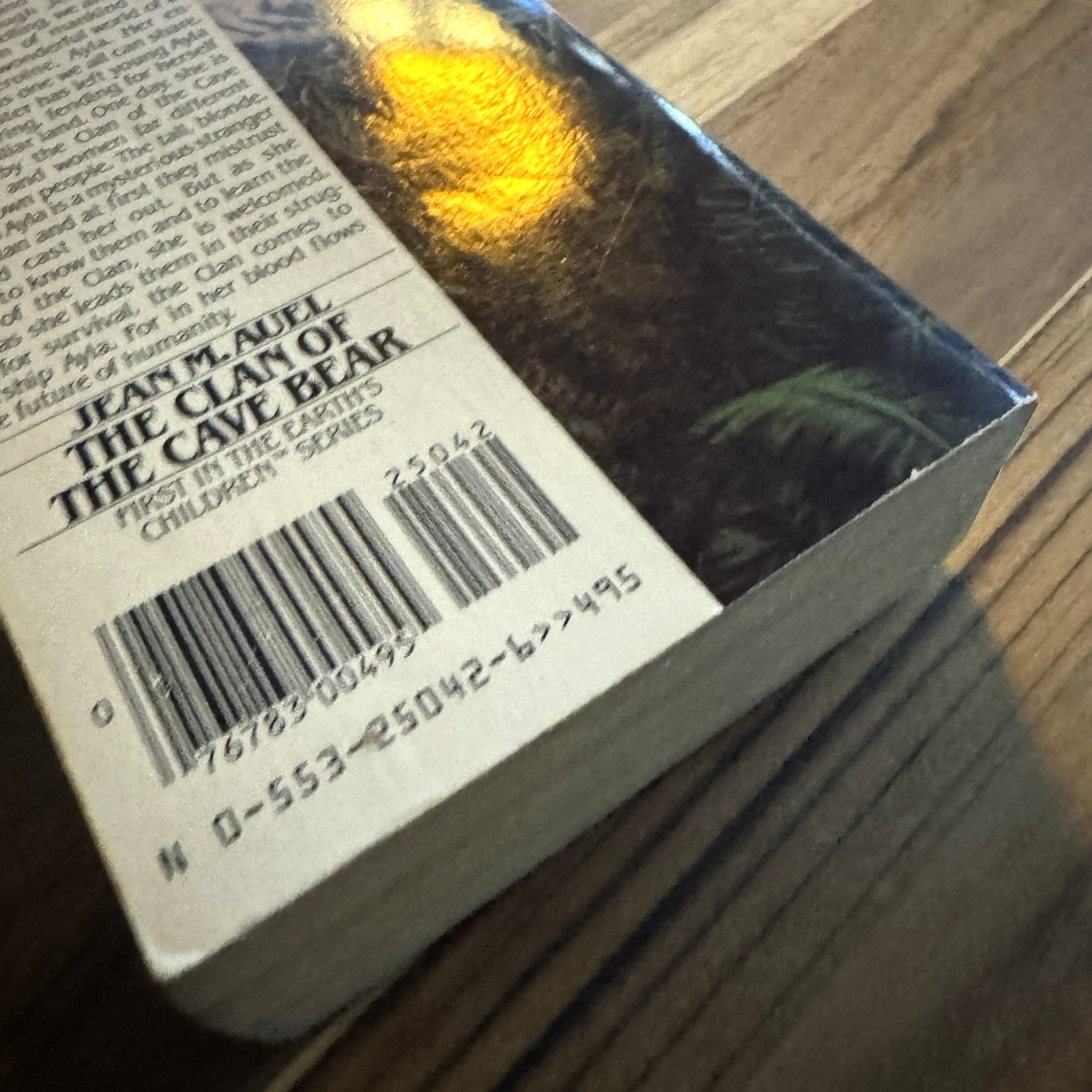 The Clan of the Cave Bear „Paperback Book“ By Jean M. Auel