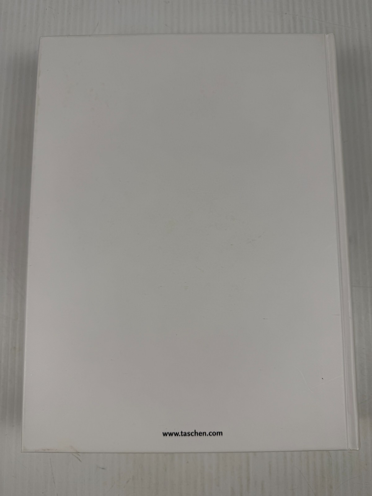 HUGE Architecture in the 20th Century Gabriele Leuthauser Peter Gossel 608 pages