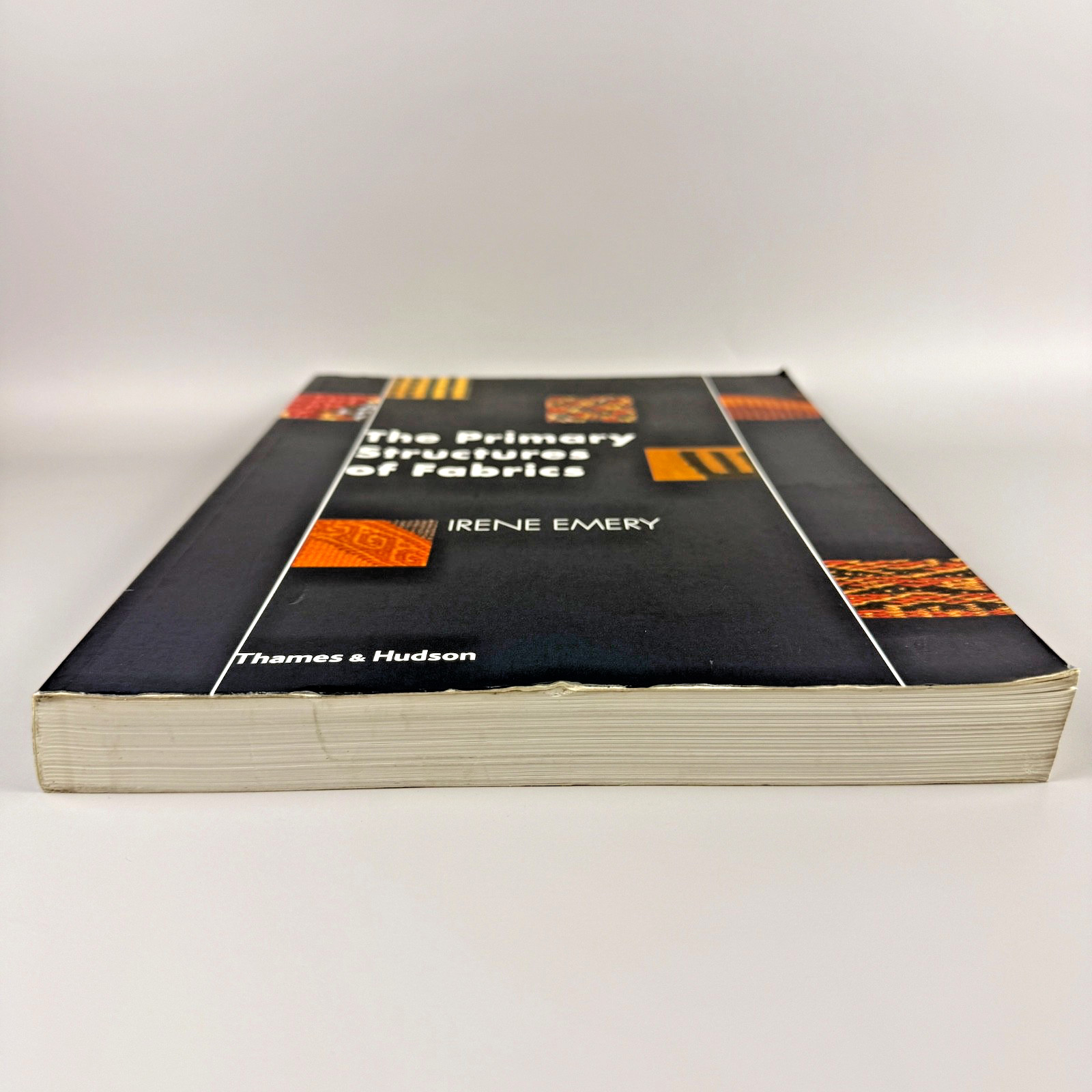Primary Structures of Fabrics by Irene Emery 2009 Thames Hudson Trade Paperback