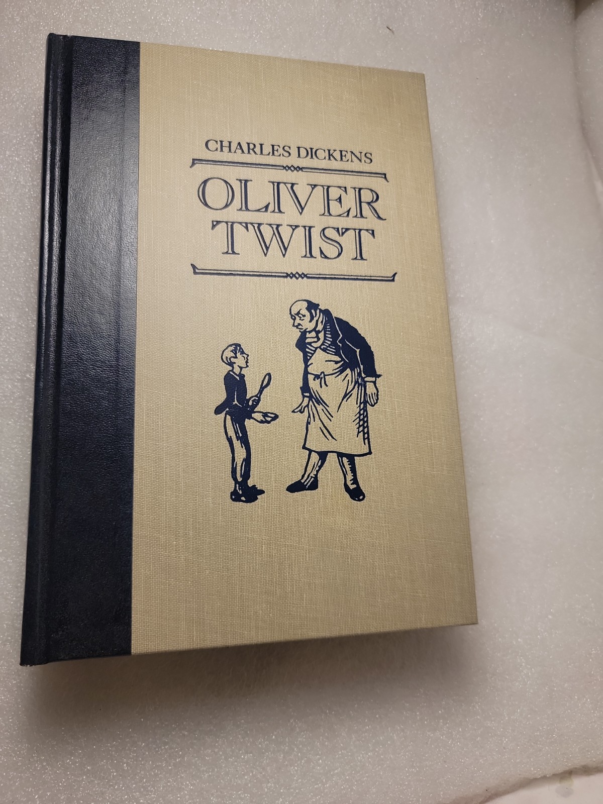 NEW! Oliver Twist (The World’s best reading) (Ltd Ed) by Charles Dickens