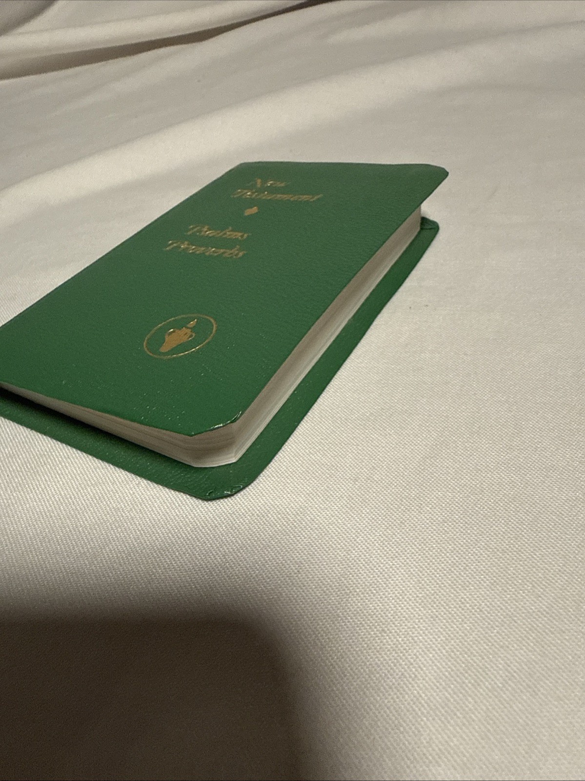 New Testament Pocket Bible Psalms Proverbs. Green Crisp and Tight Unused