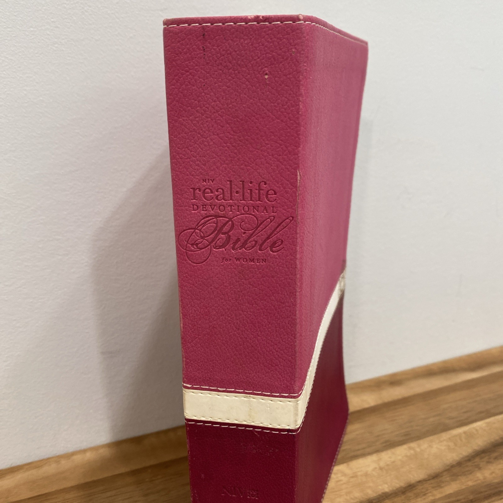 NIV Real-Life Devotional Bible for Women, Compact: Insights for Everyday Life