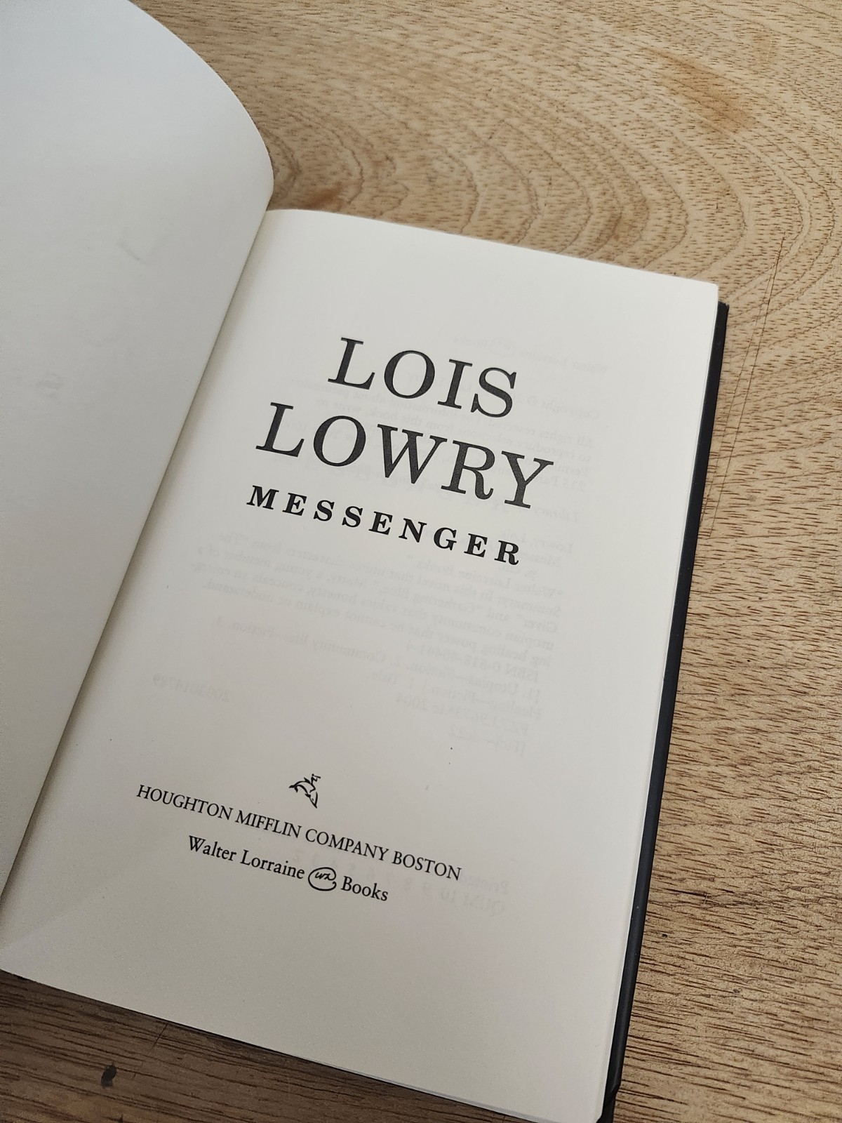 MESSENGER BY LOIS LOWRY 2004 HMH FIRST HARDCOVER EDITION