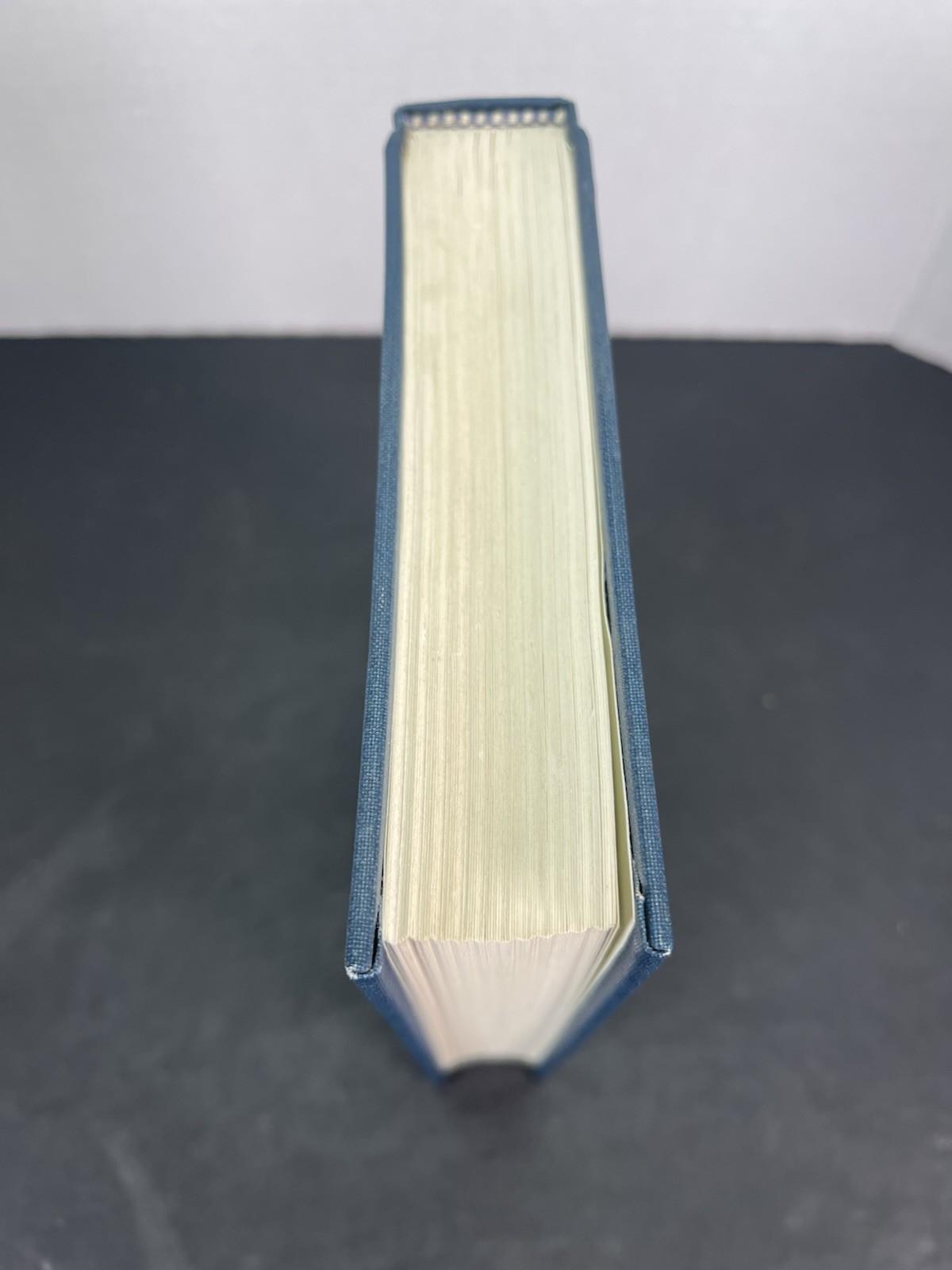 A Farewell to Arms. By Ernest Hemingway – 1998 – Hardcover, Dust Jacket