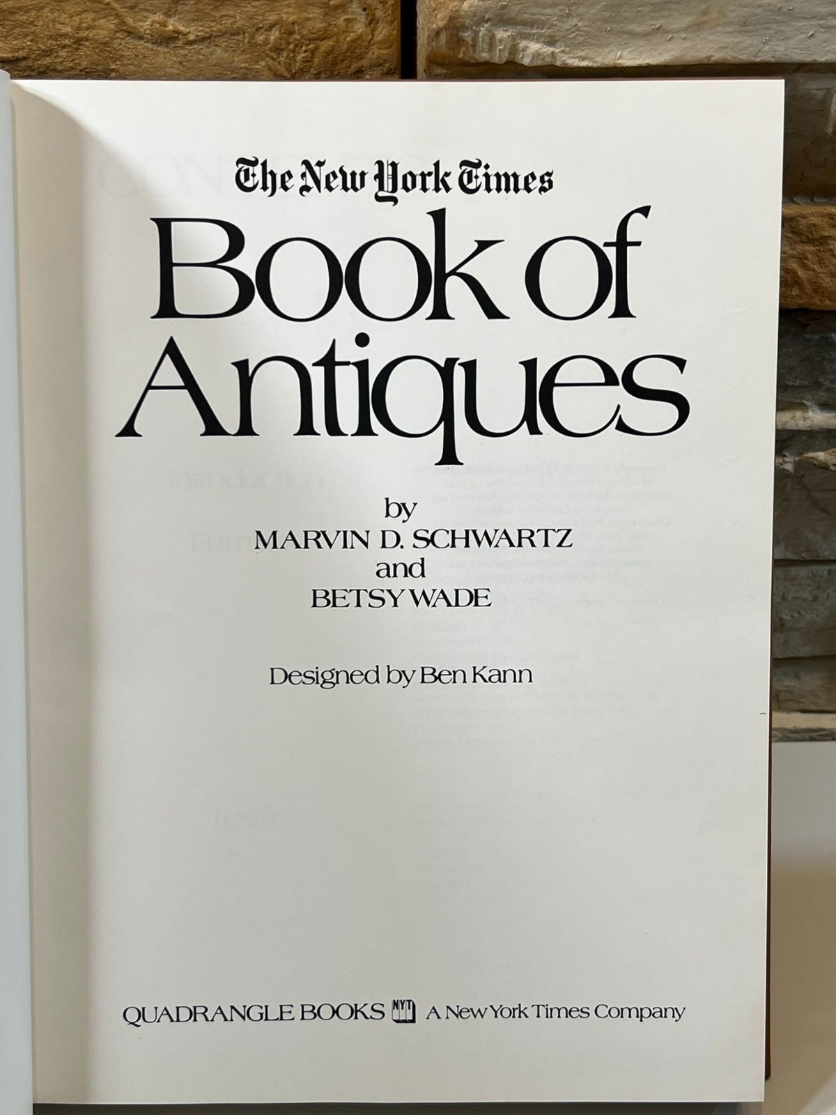 The New York Times Book of Antiques Marvin D. Schwartz Betsy Wade 1972 HCDJ