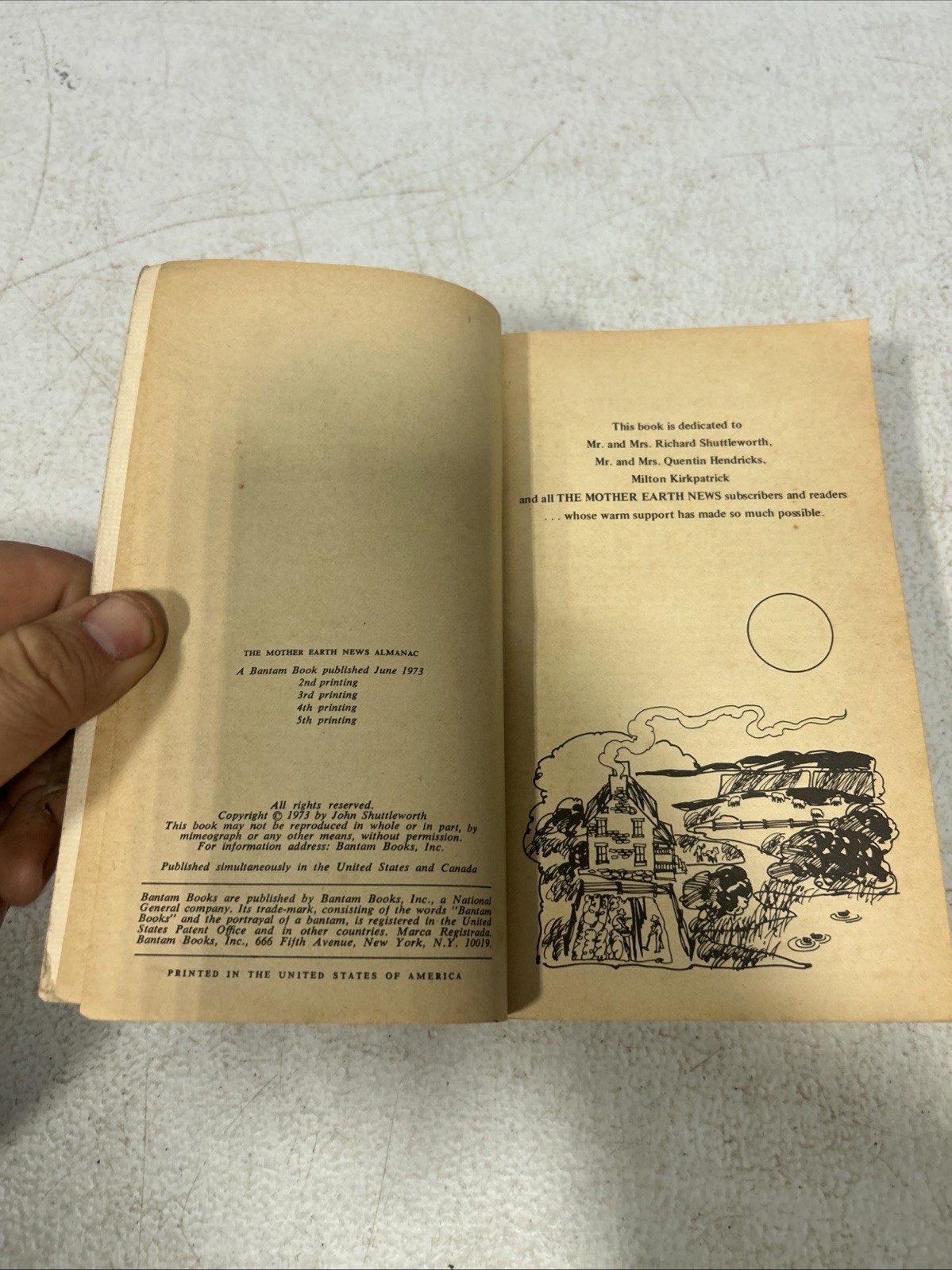 The Mother Earth News Almanac: A Guide Through The Seasons