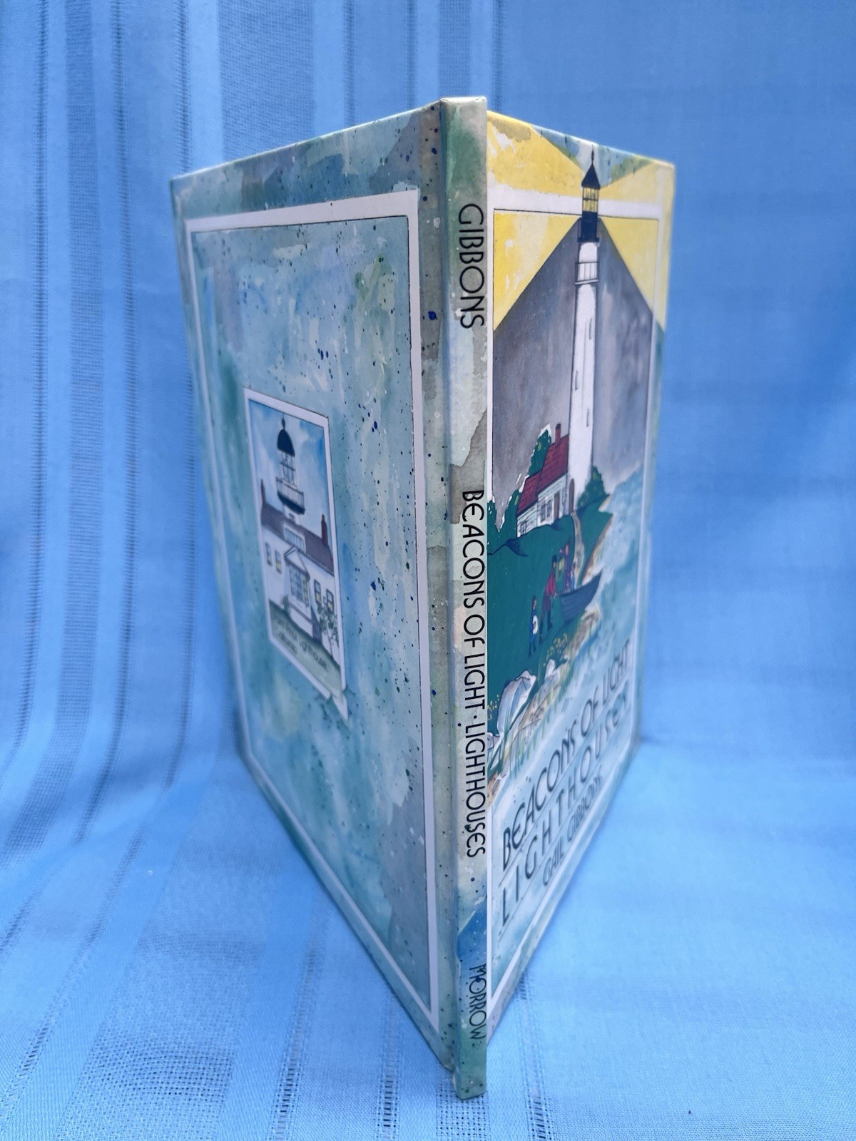 BEACONS OF LIGHT LIGHHOUSES Gail Gibbons ILLUS HC DJ Signed 1st Edition 1990 AA1