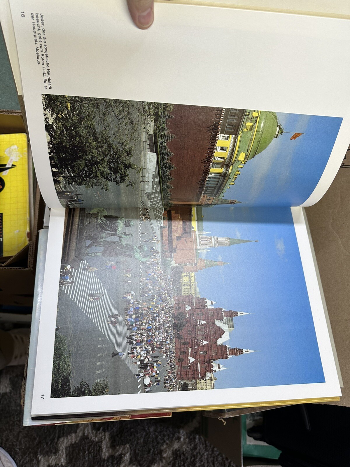 German Language Book – Moskau- 190 pages of sights in Moscow. Vintage 1989.