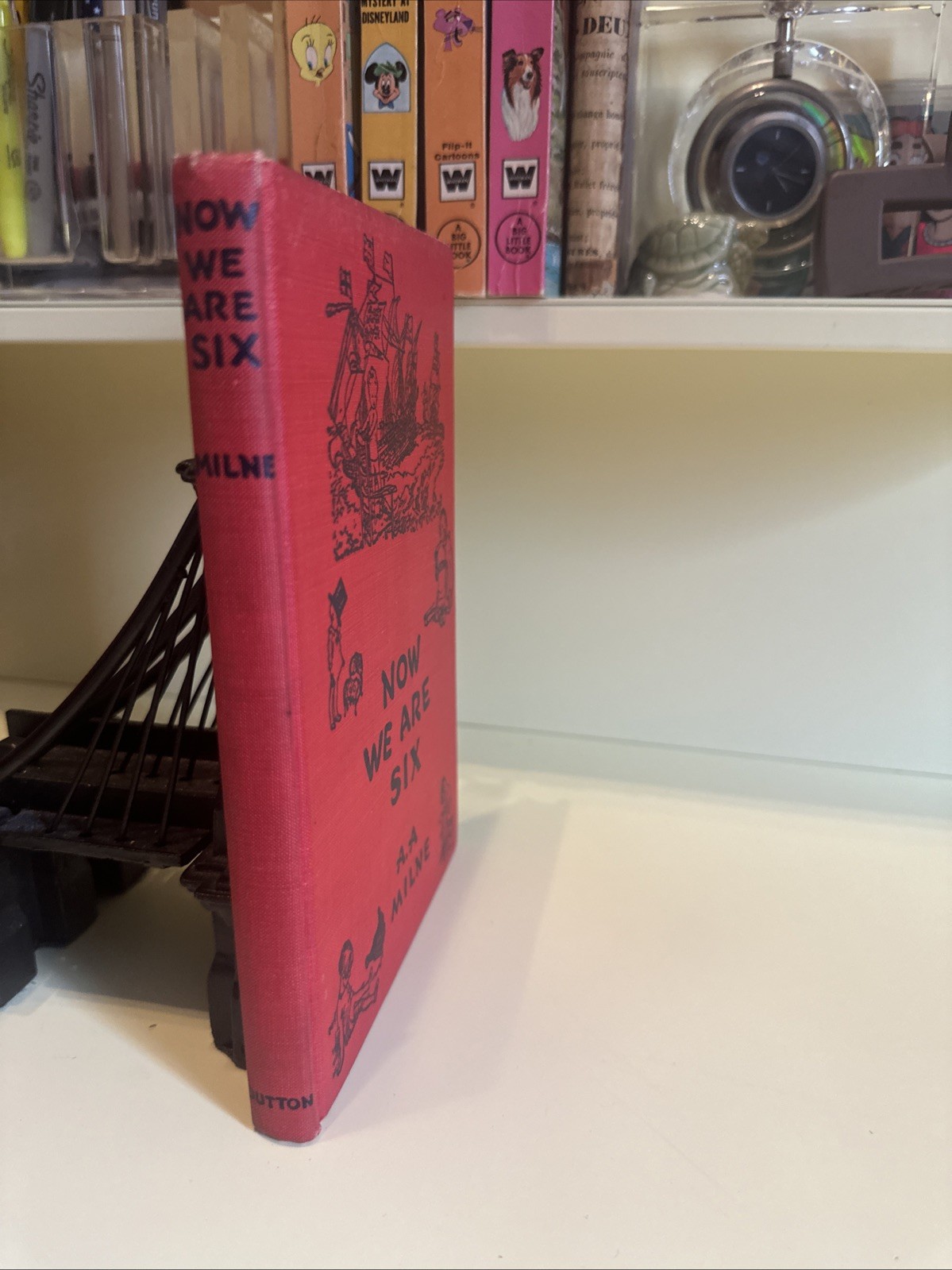 1927 ANTIQUARIAN NOW WE ARE SIX A.A.MILNE HC COLLECTIBLE RED DECOR VINTAGE BOOK