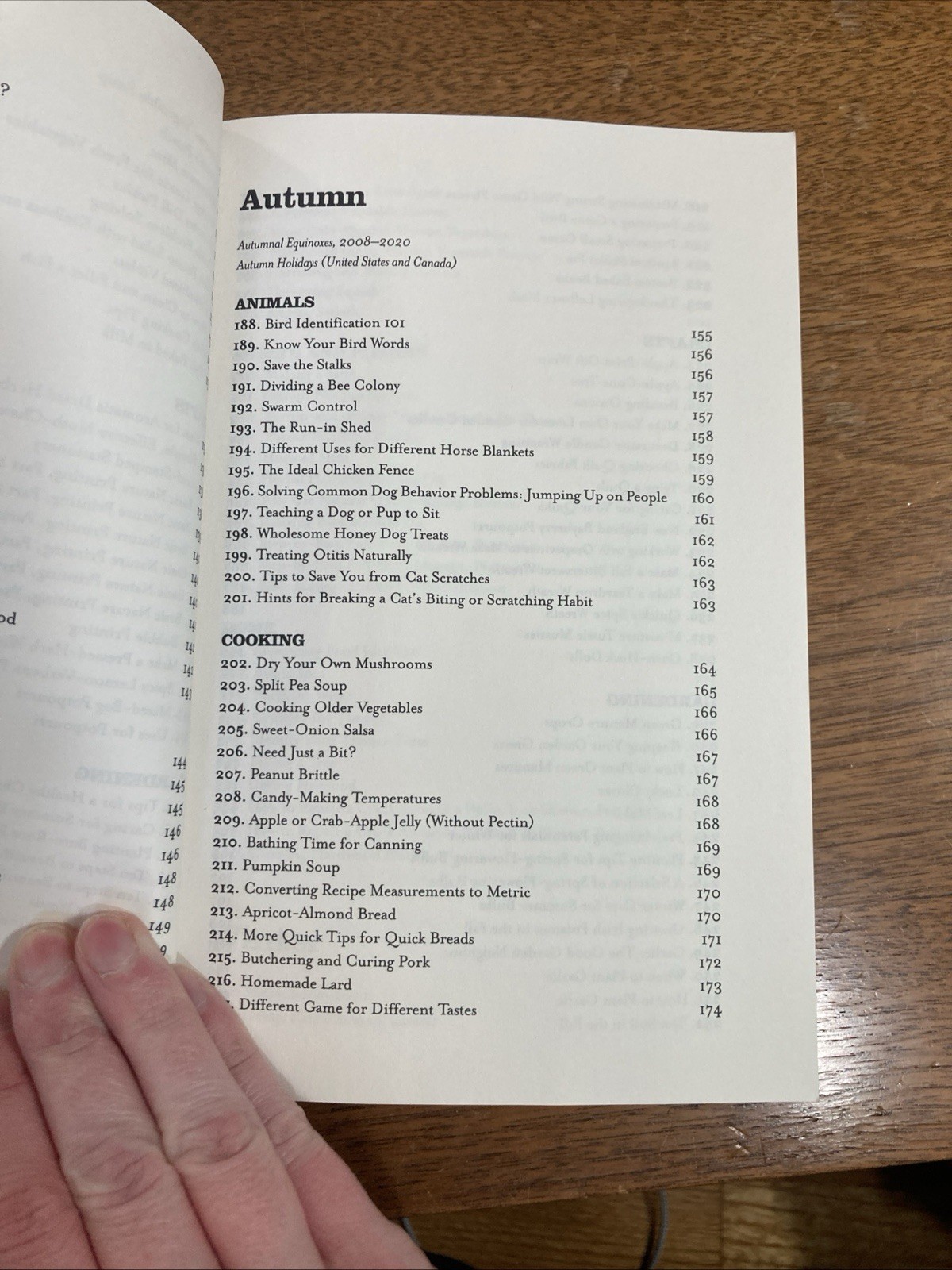 Country Wisdom Almanac : 373 Tips, Crafts, Home Improvements, Recipes… 2008