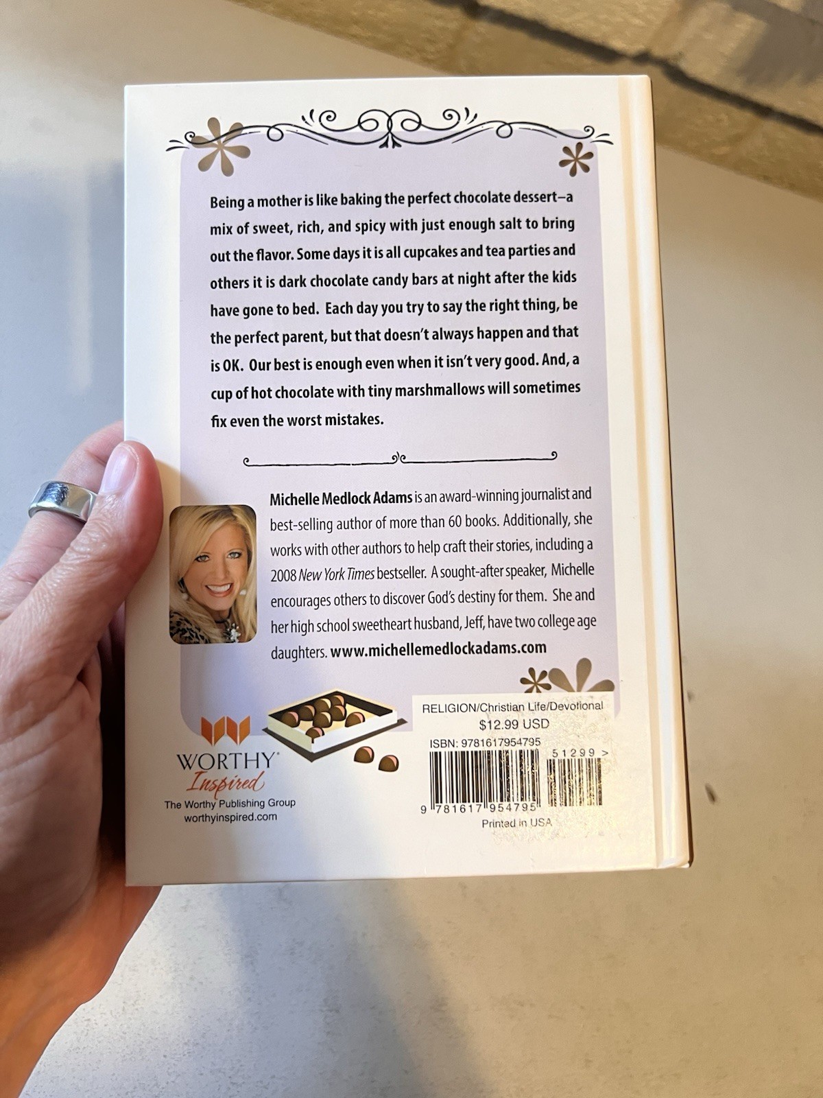 When Chocolate Isnt Enough: An Inspirational Survival Guide Book VERY GOOD